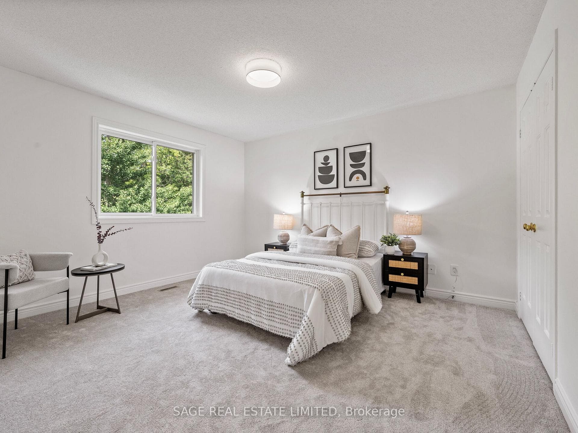 Bedroom - views of ravine, double closet