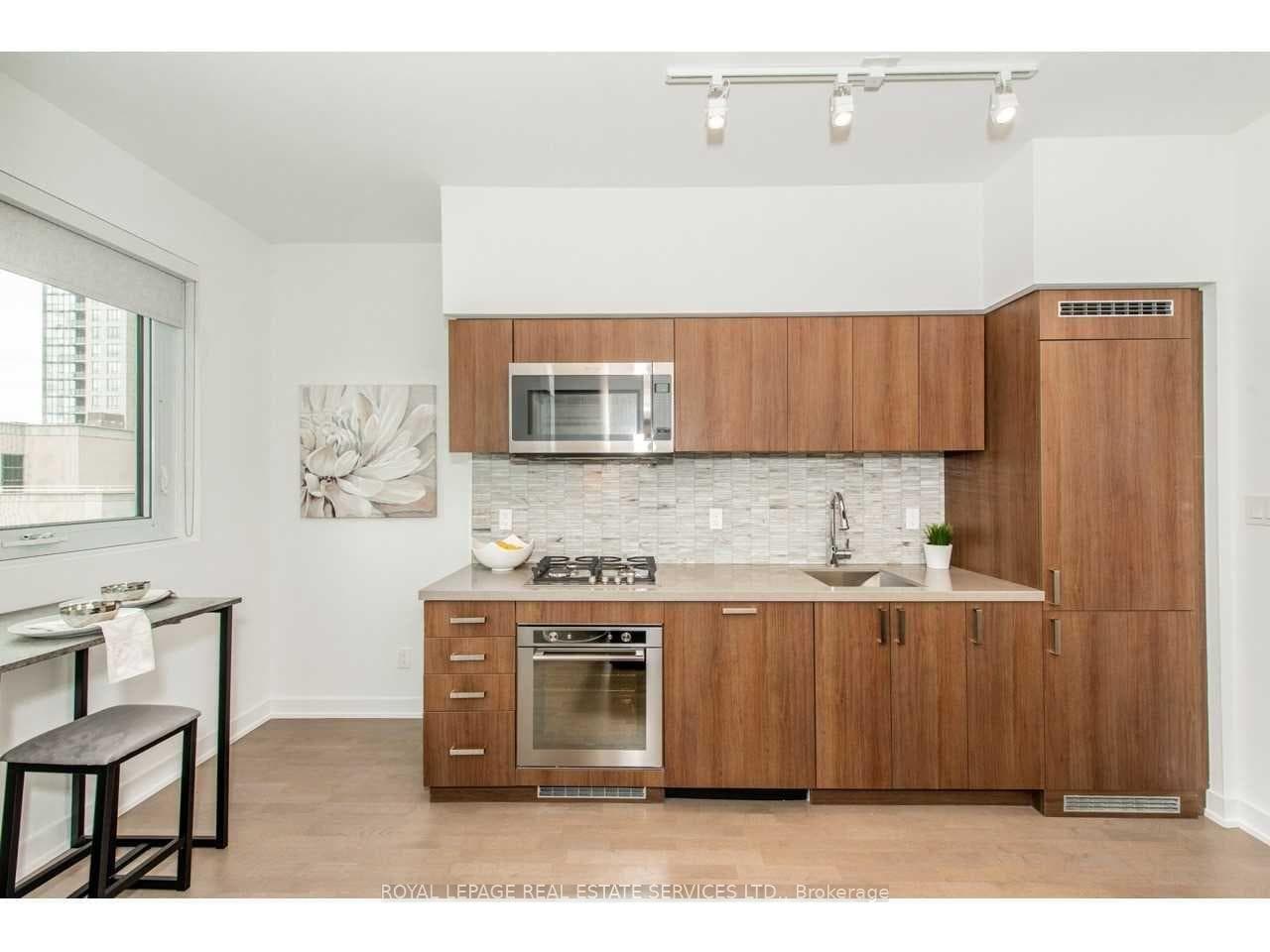 501 St Clair Avenue Unit 418 photo 6