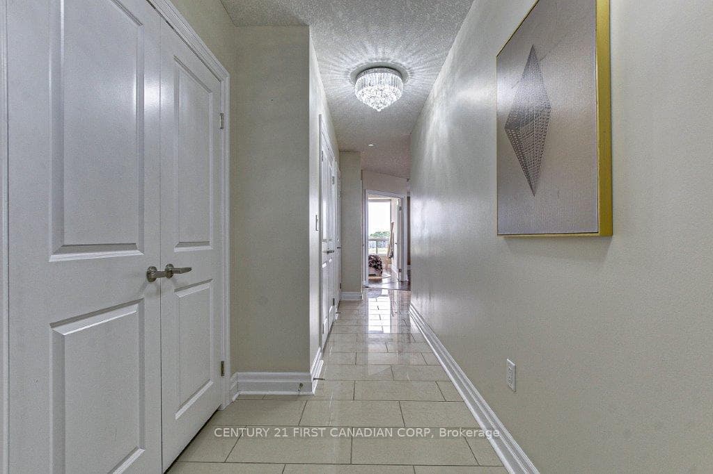 240 Villagewalk Boulevard Unit 805 photo 6