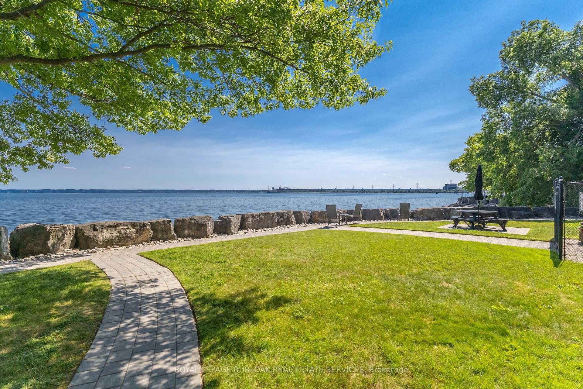 2210 Lakeshore Road Unit 304 photo 30