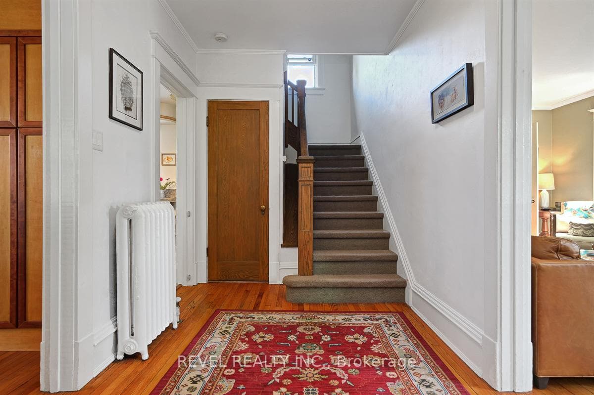 320 CLEMOW Avenue photo 4