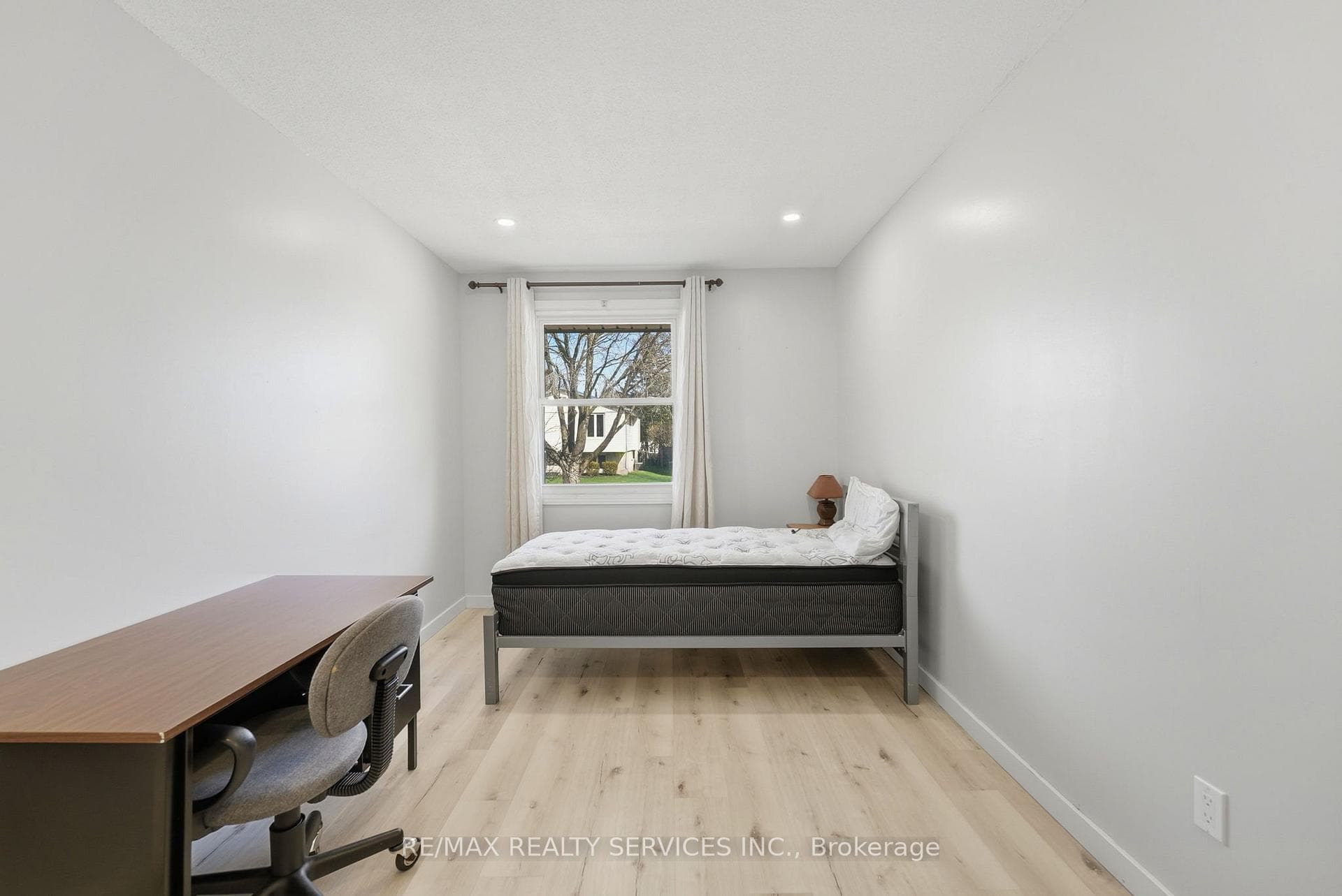 5 Chaucer Road photo 25
