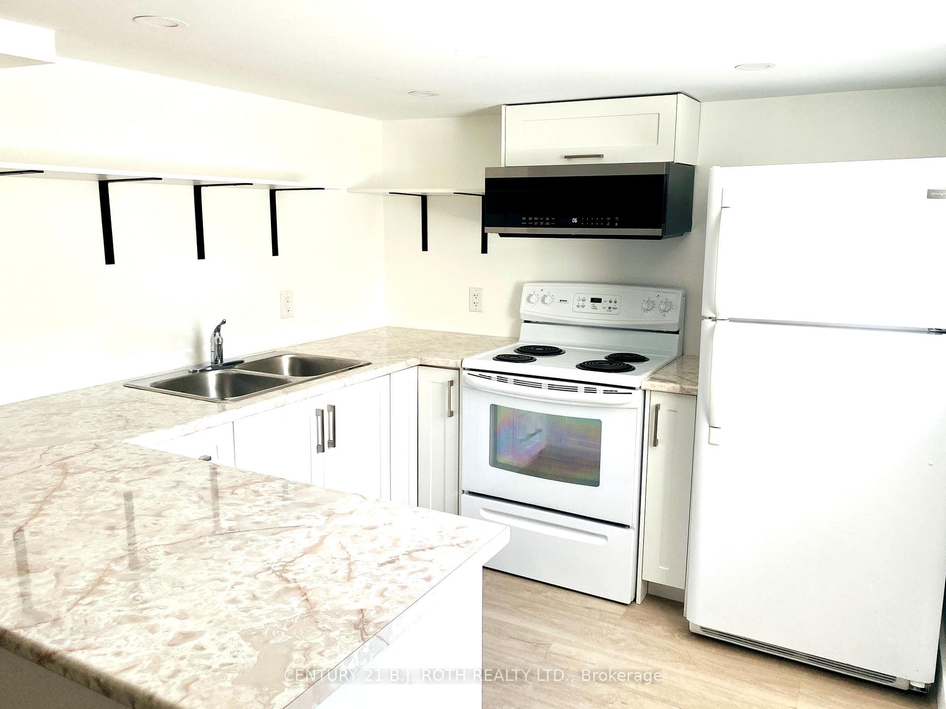 129 Innisfil Street Unit Lower photo 2