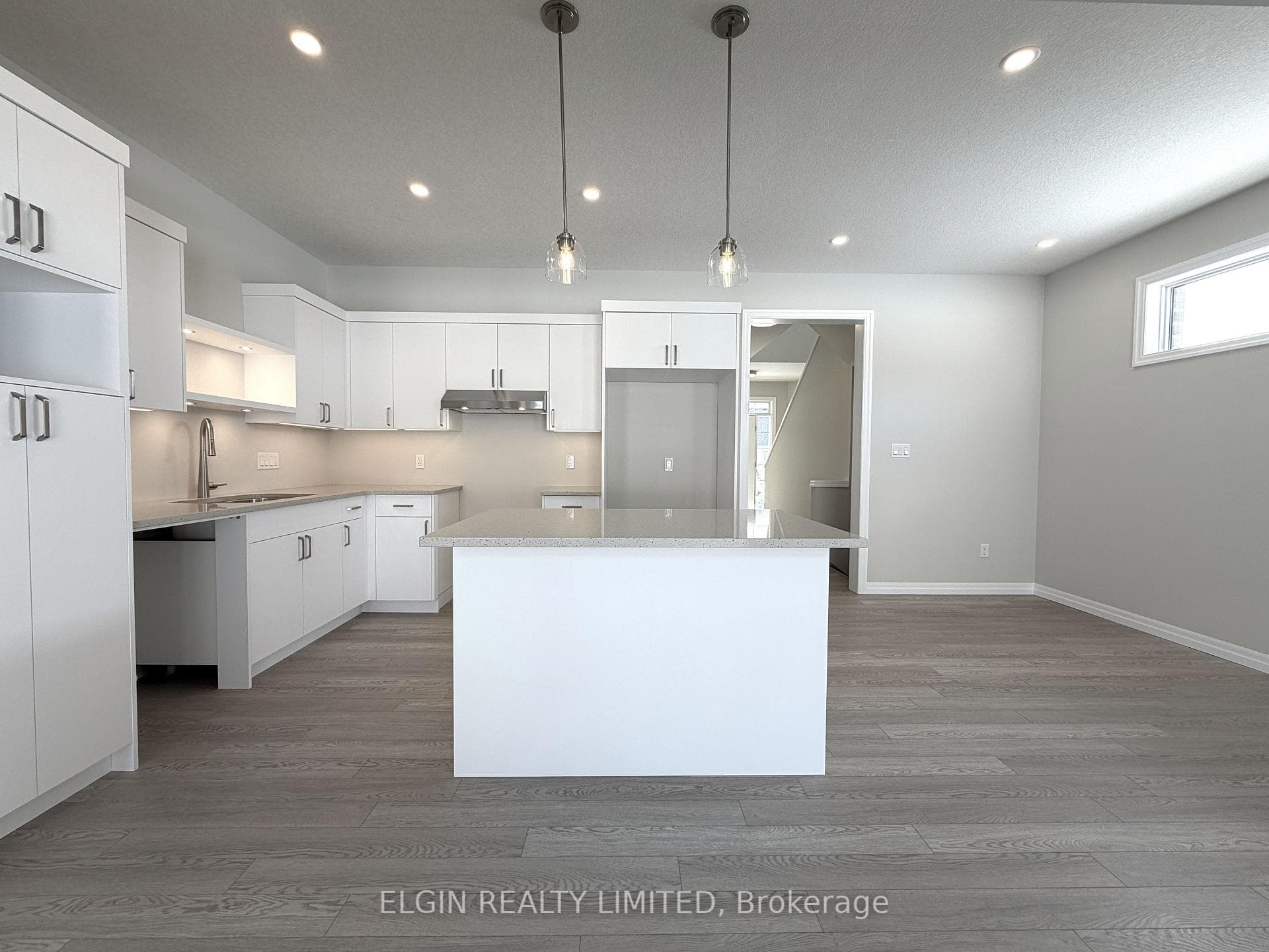115 Willow Drive photo 10