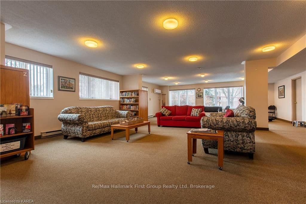 675 DAVIS Drive Unit 710 photo 35