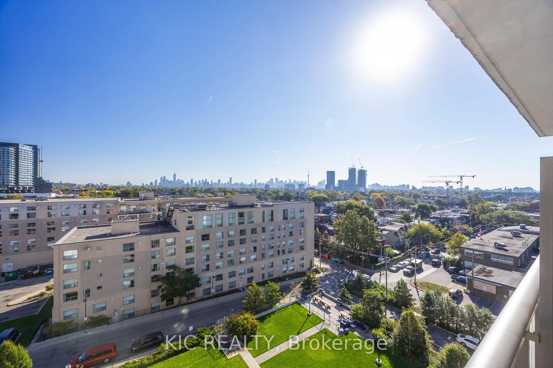 812 Lansdowne Avenue Unit 901 photo 5