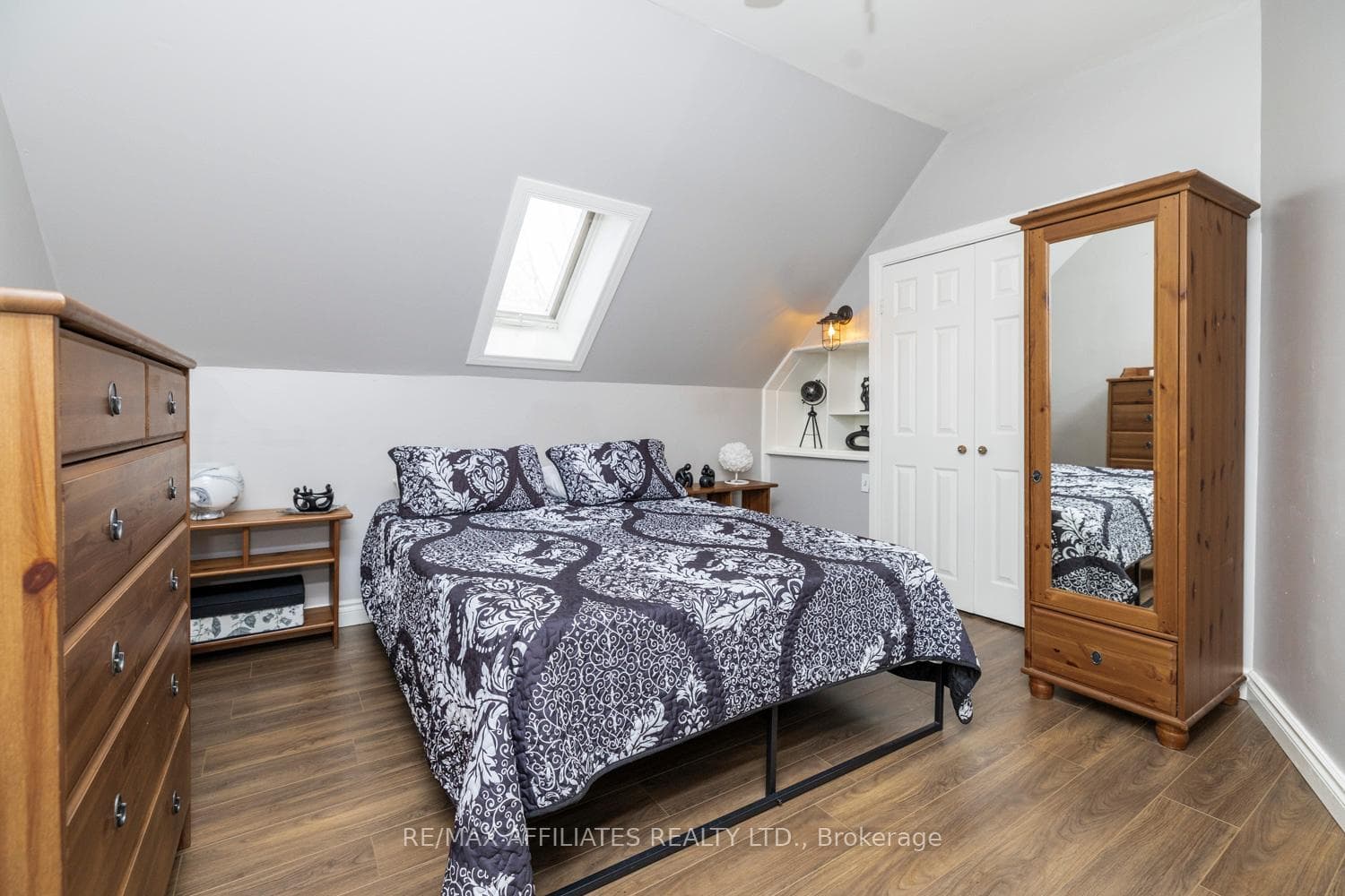 Spacious bedroom 2