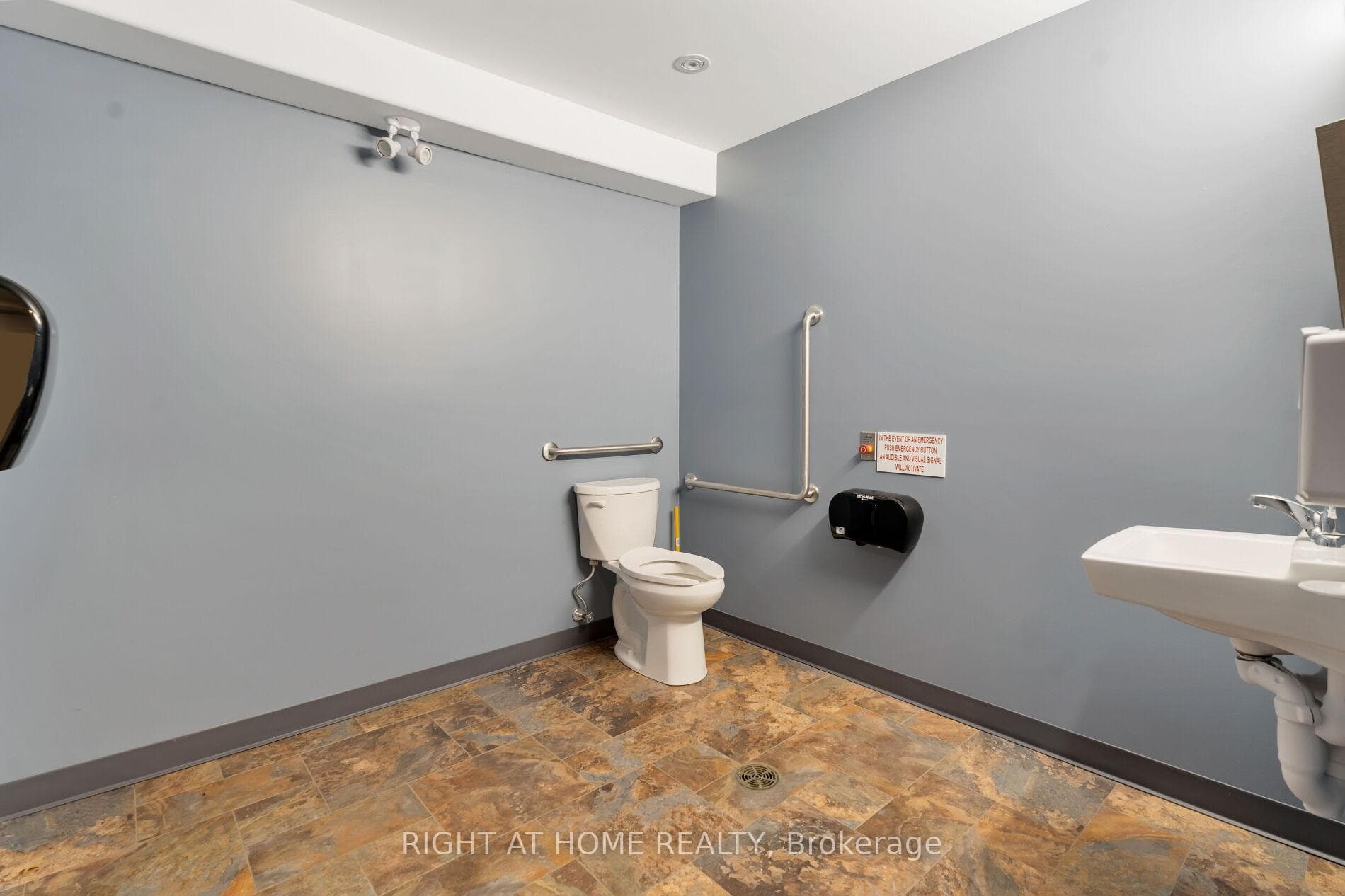 19 Albert Street photo 30