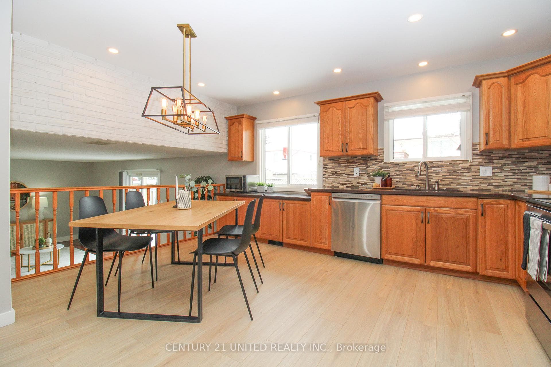 2216 Kawartha Heights Boulevard photo 16