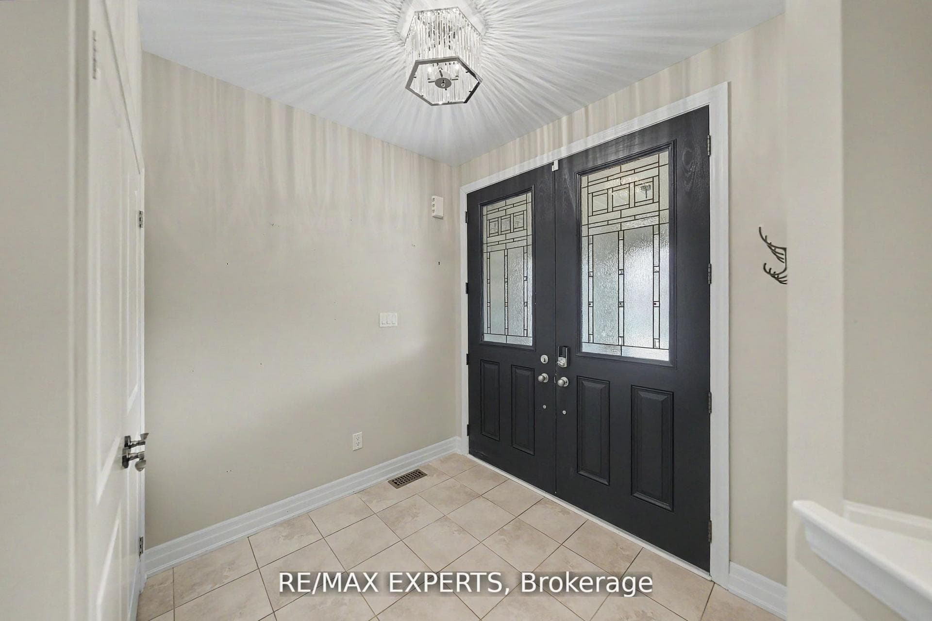4 Sim Hill Crescent photo 12
