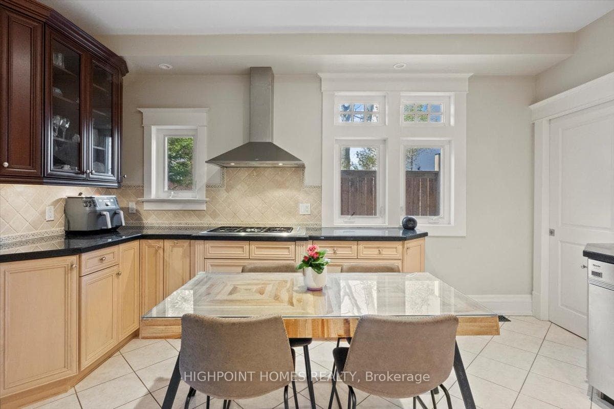 100 Warden Avenue photo 16