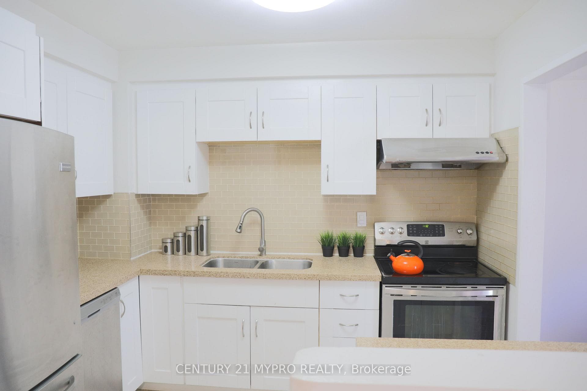 105 Carlton Road Unit 18 photo 3