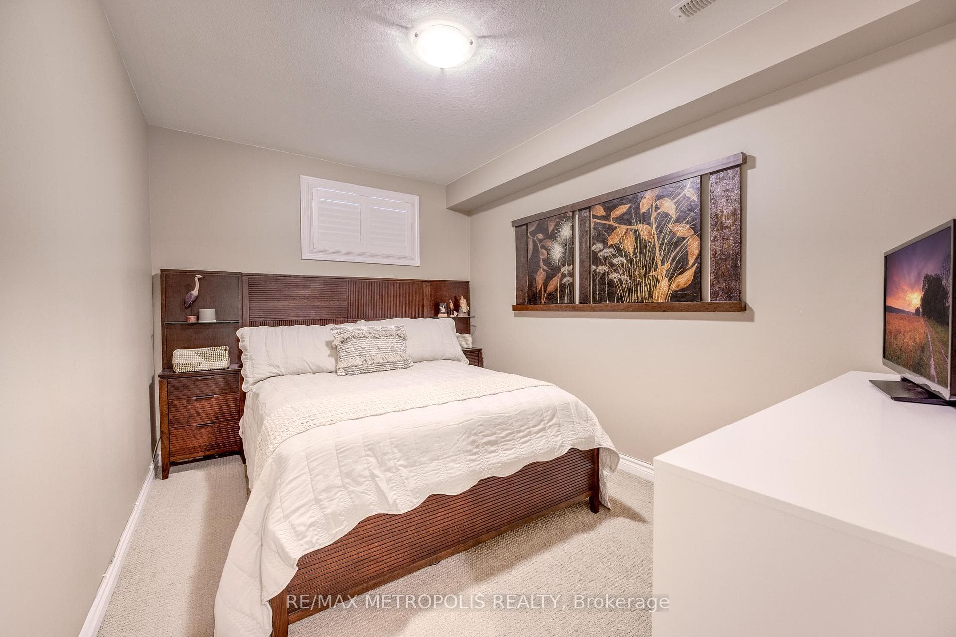 887 Lakeshore Road photo 32