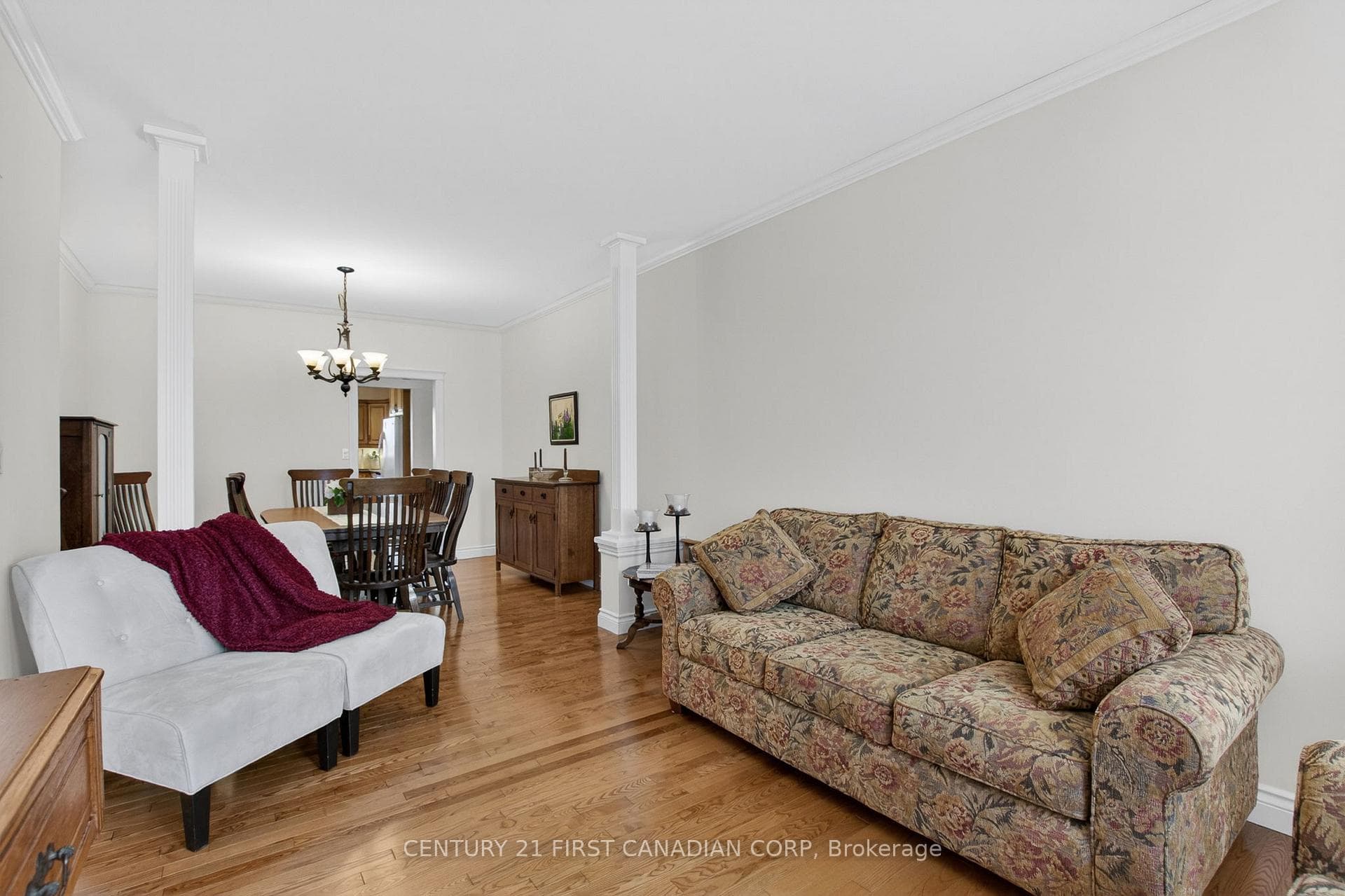 653 Peter Street photo 6