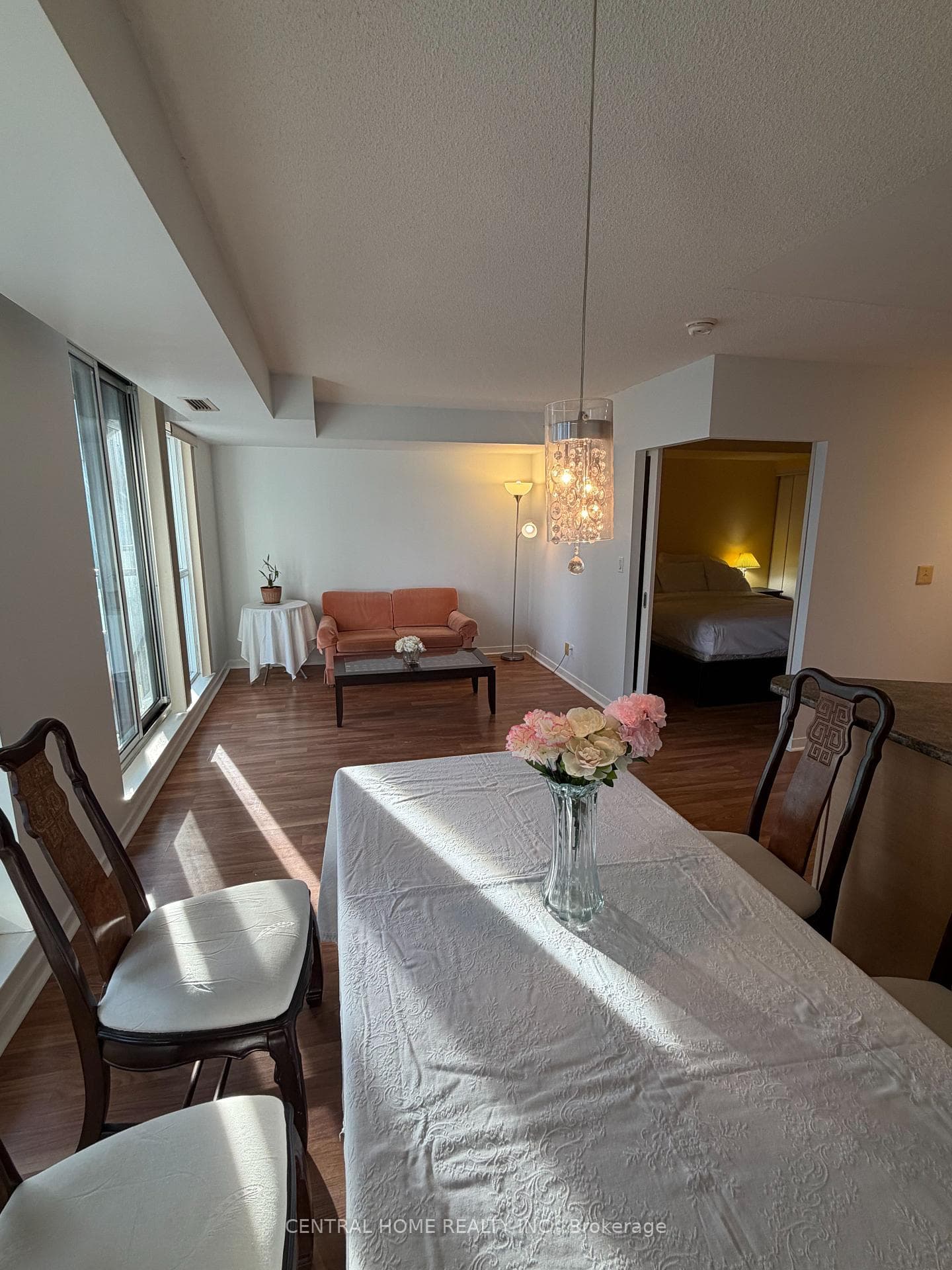 76 Shuter Street Unit 1207 photo 3