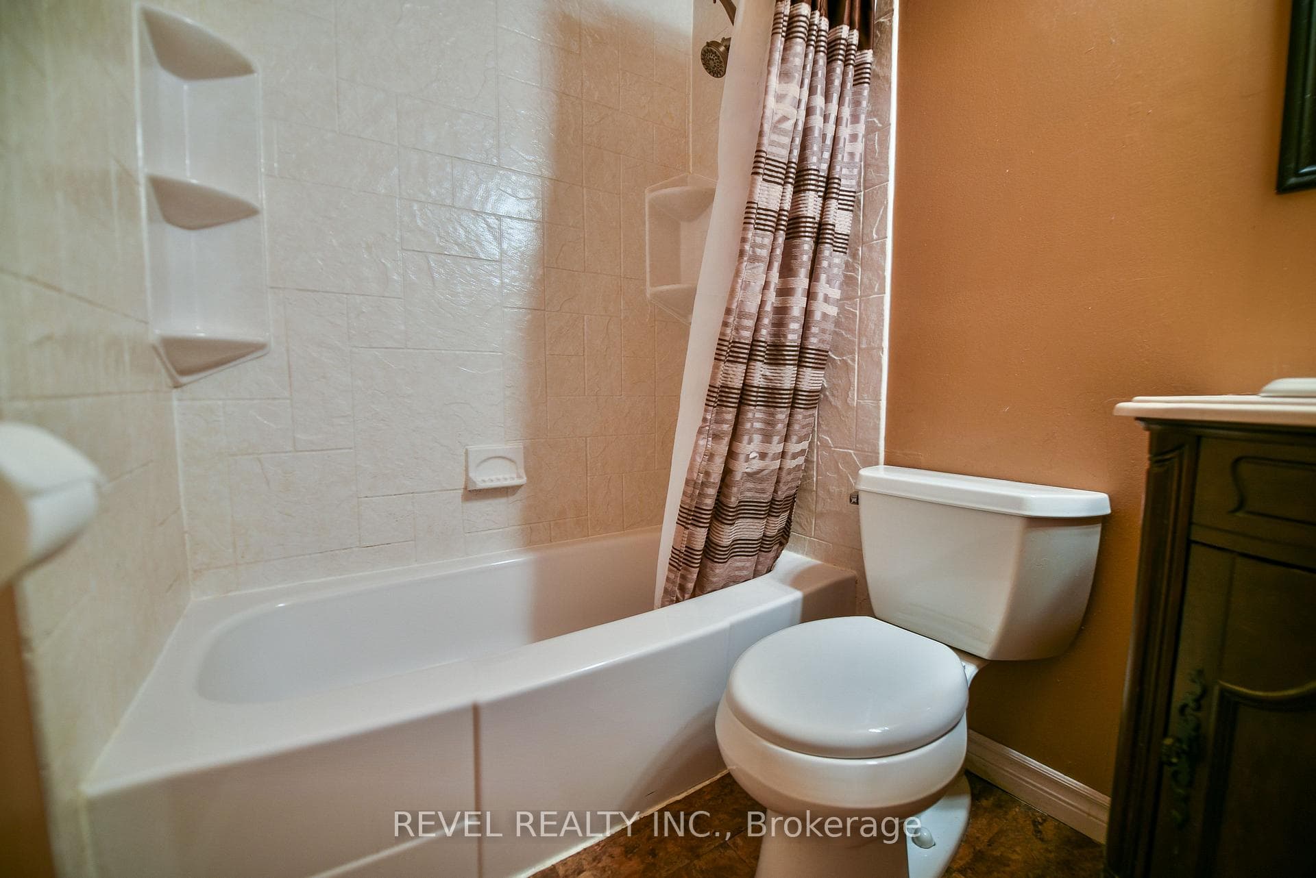 584 Spooner Drive photo 17
