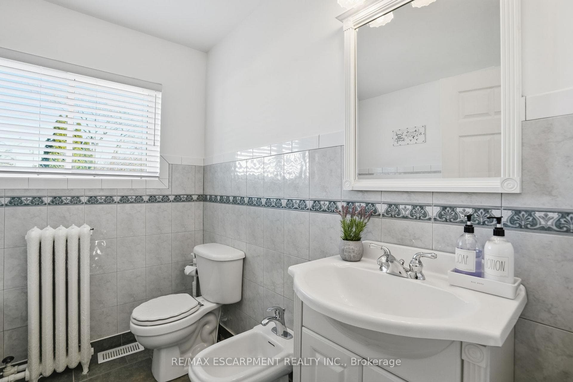 81 Simcoe Street photo 28