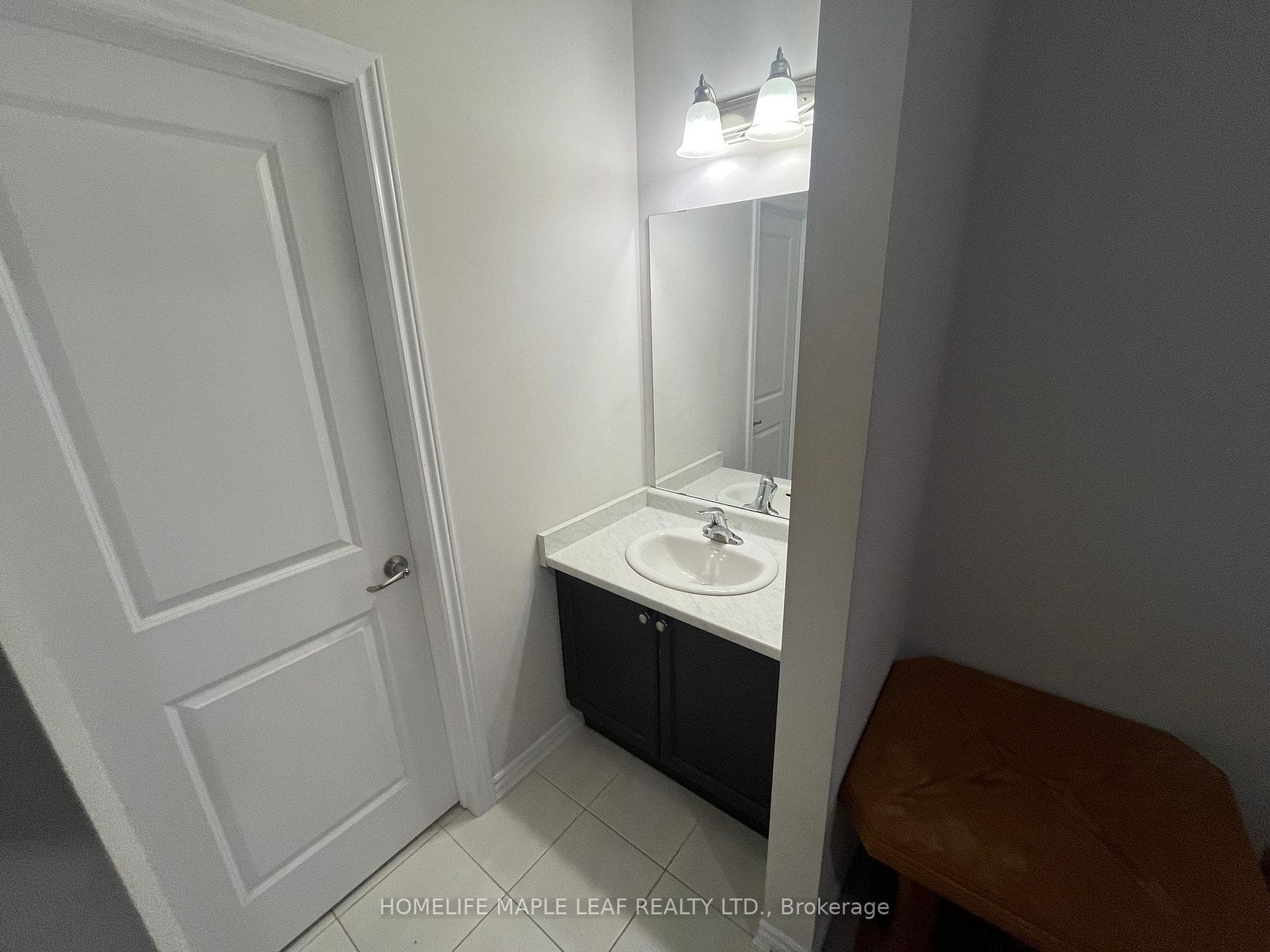 25 Hawtrey Road Unit Room 3 photo 6