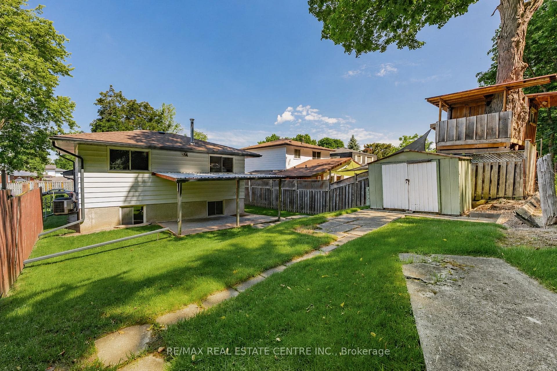 120 Arrowhead Crescent photo 41