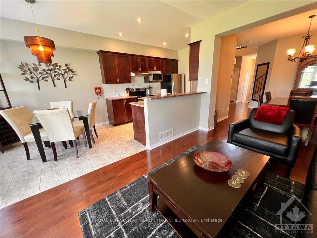 296 BADGELEY Avenue photo 6