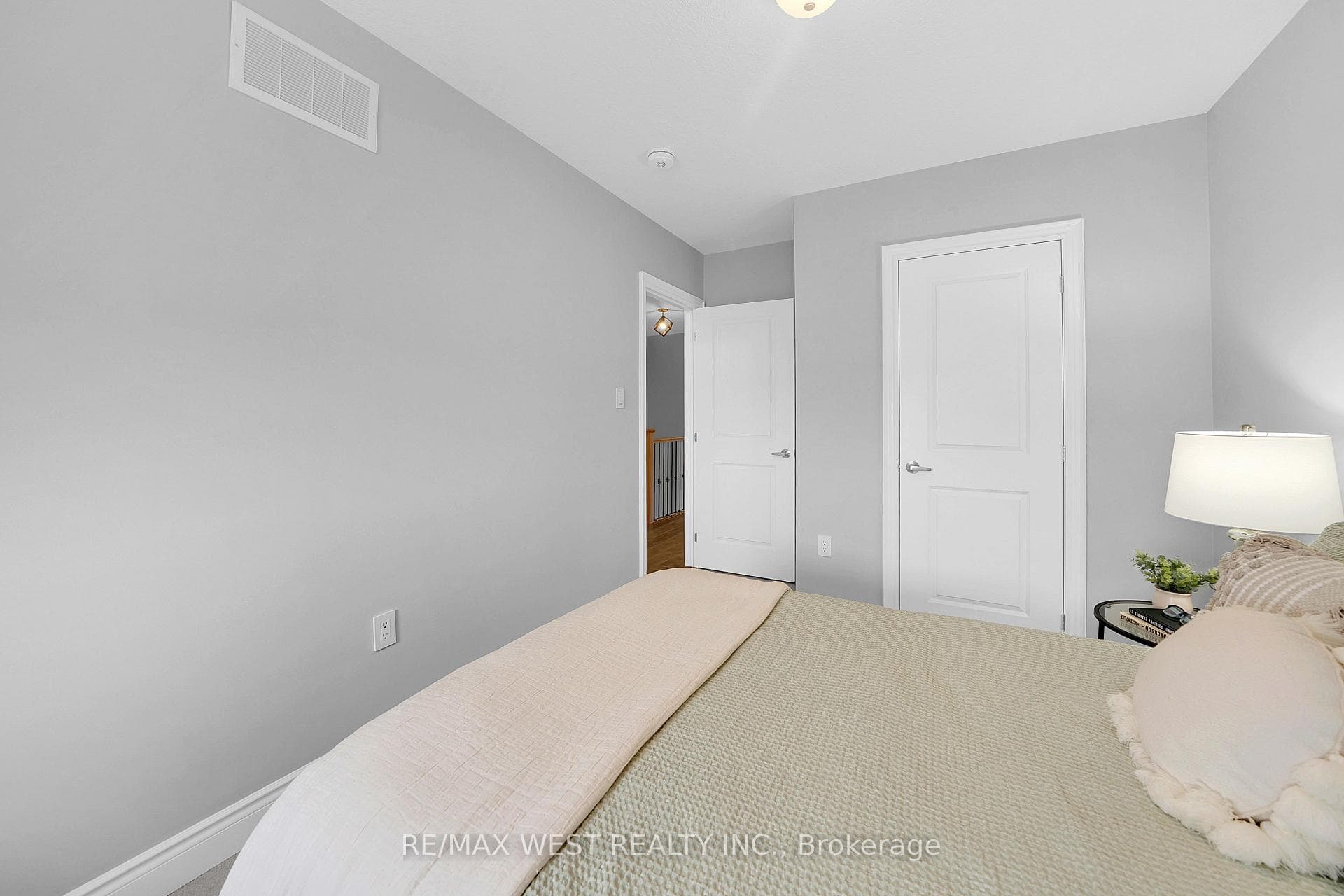 173 Walker Boulevard photo 30