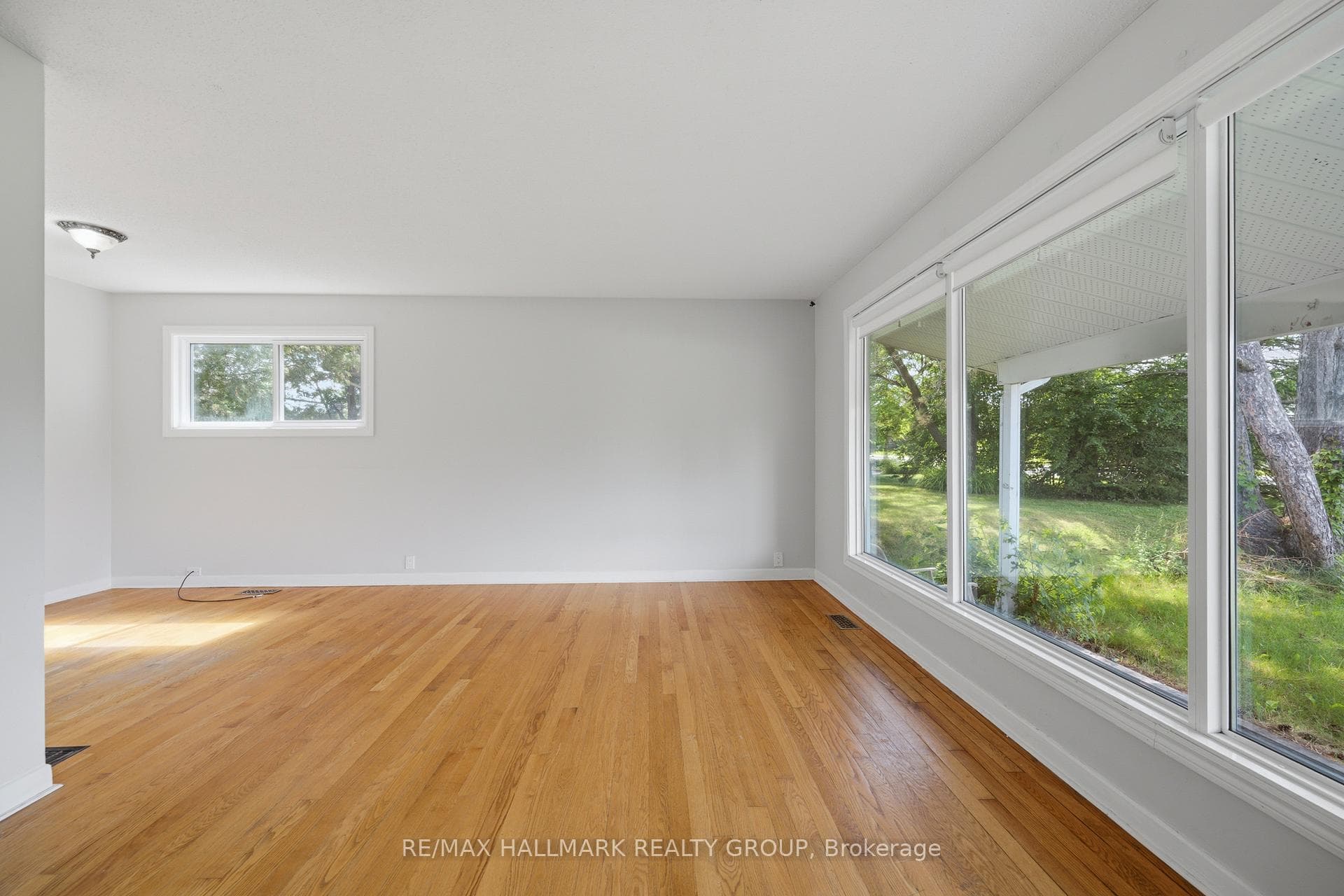 45 Hilliard Avenue photo 9
