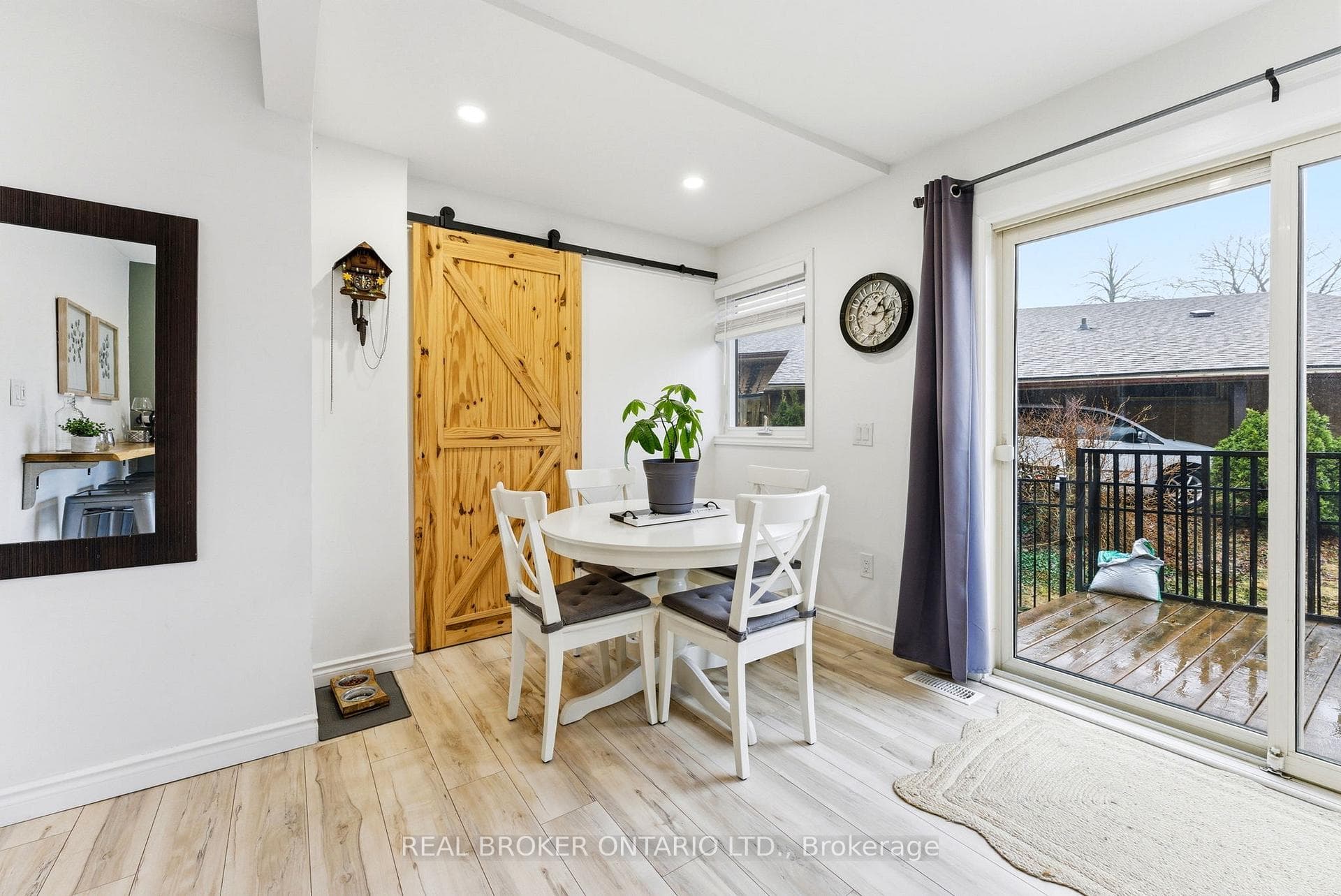 300 STONYBROOK Drive photo 14