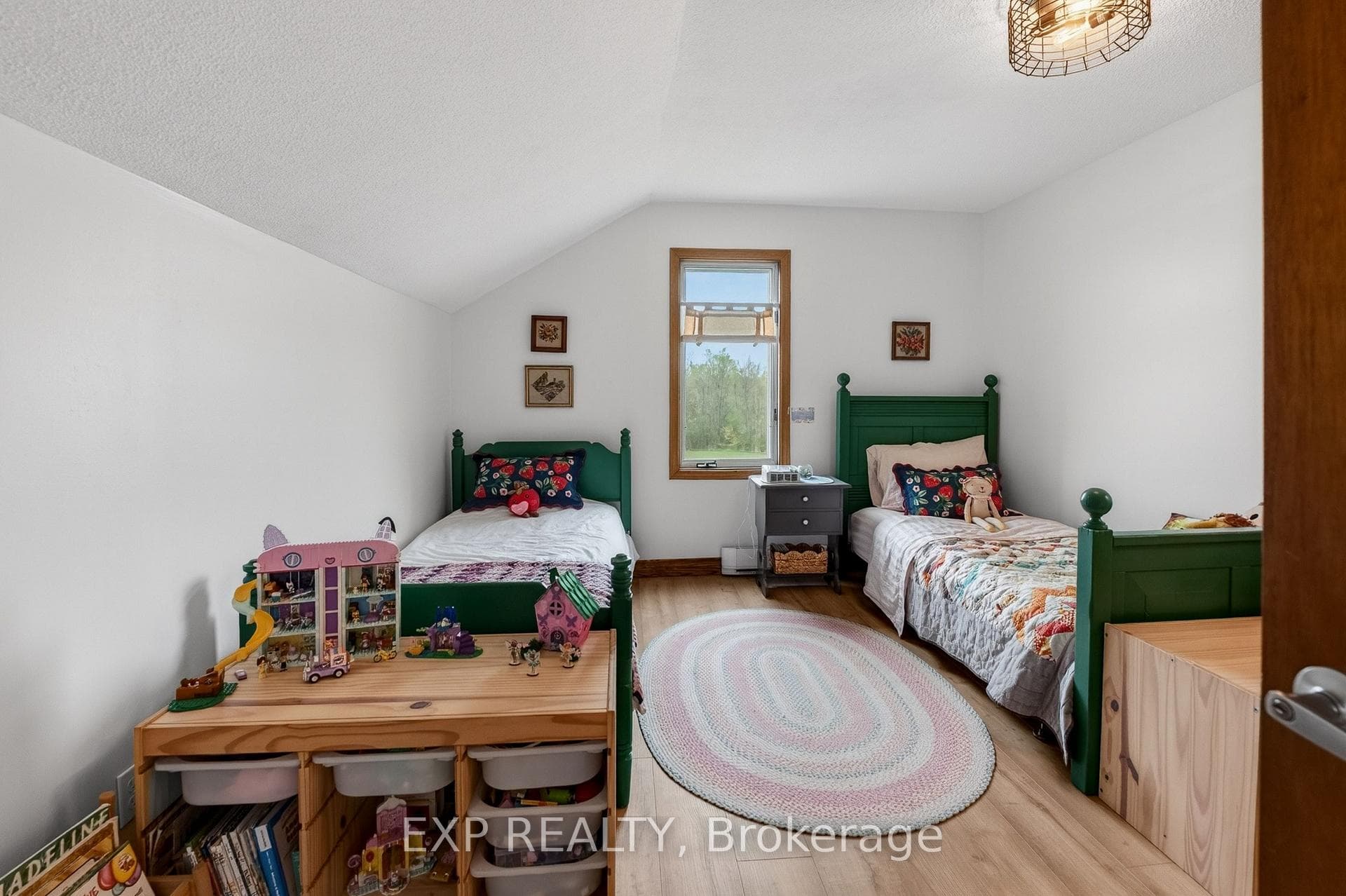 2266 Pettit Road photo 32