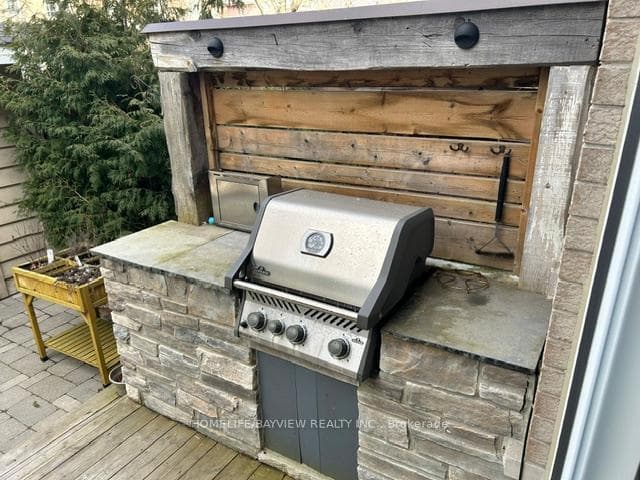 695 Crescent Road photo 28