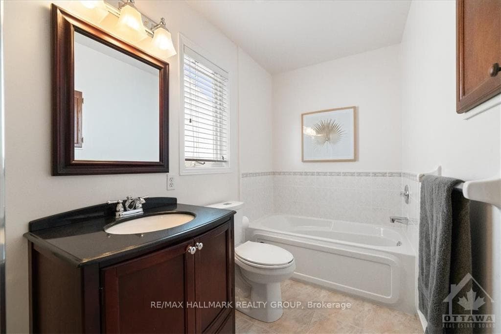 996 SHEENBORO Crescent photo 17