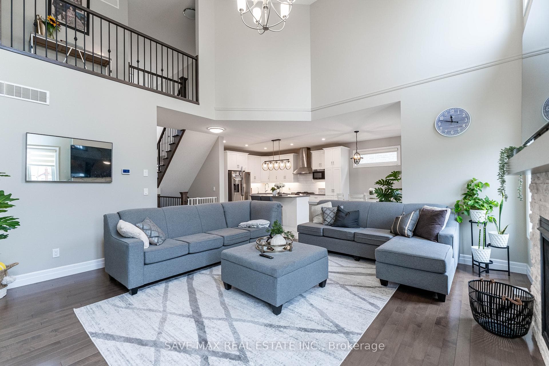 56 BURTON Street photo 14