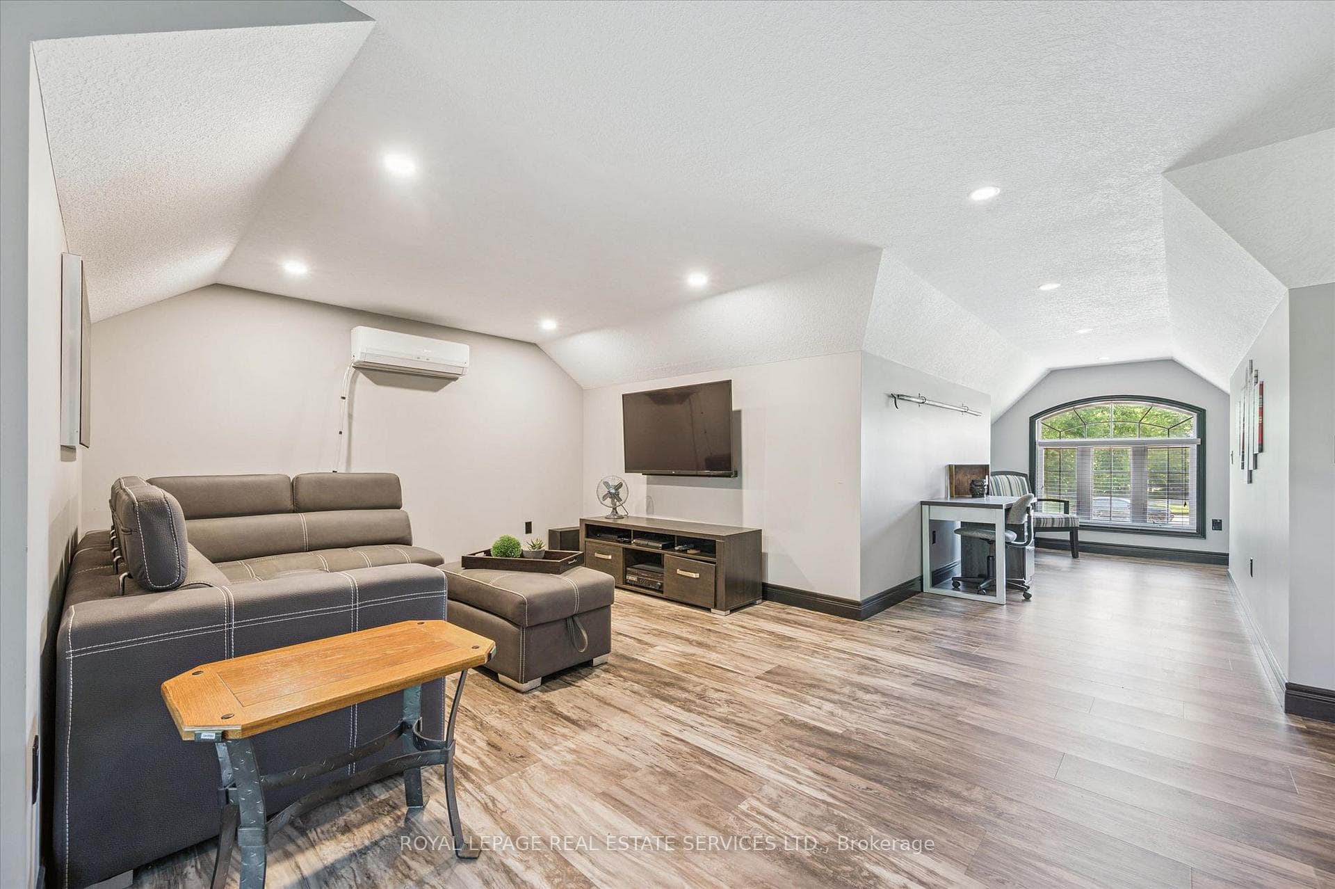 Coach House/Detached Garage with In-Floor Heating