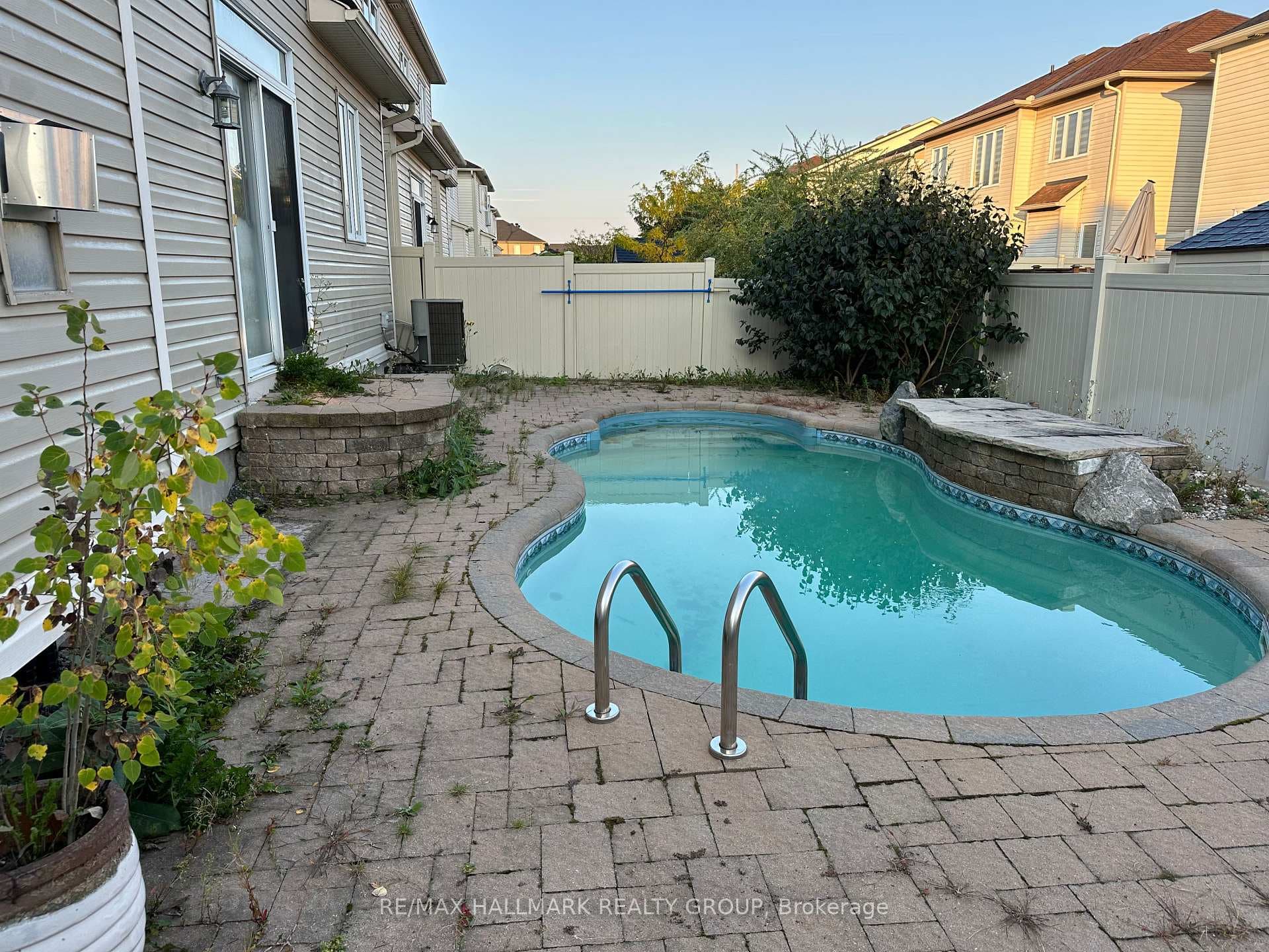 322 FAIRLAKES Way photo 40