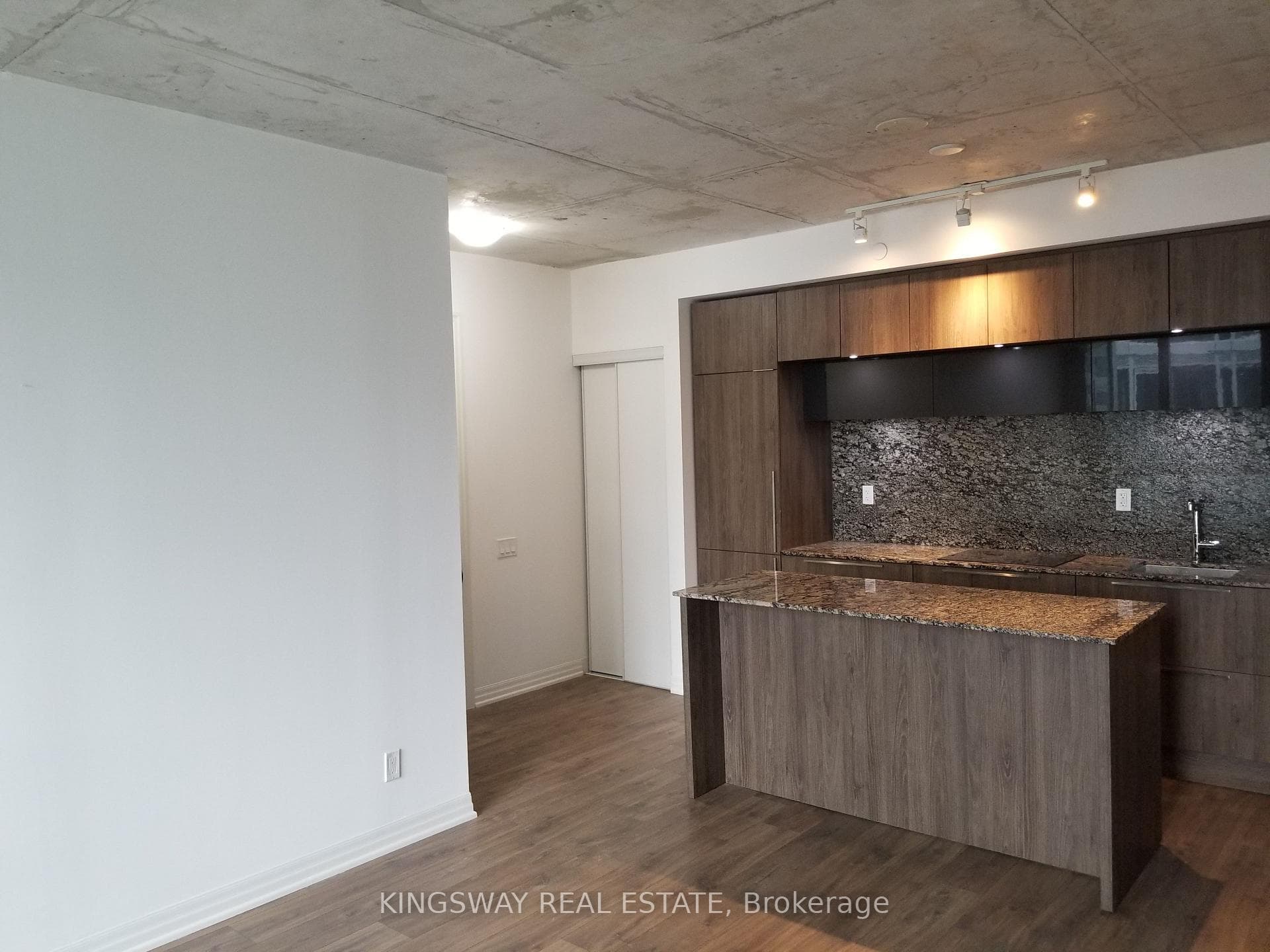 88 Blue Jays Way Unit 3001 photo 4