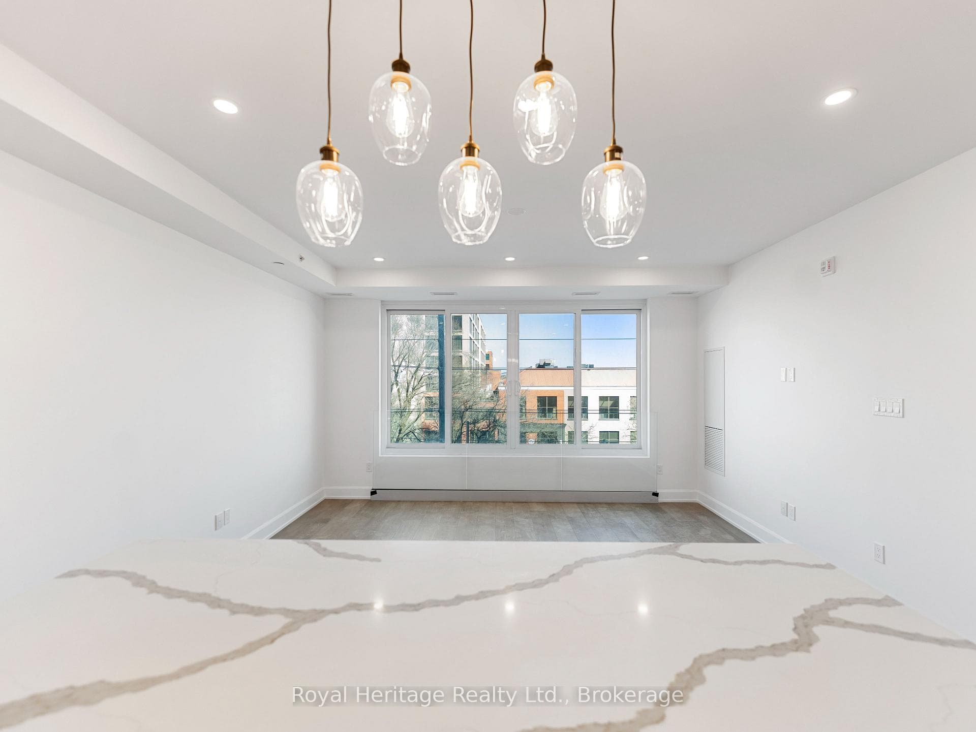 Living/dining area