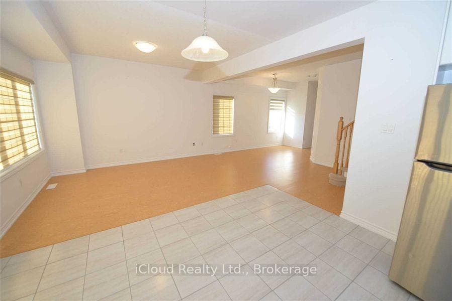 256 Russell Street photo 4
