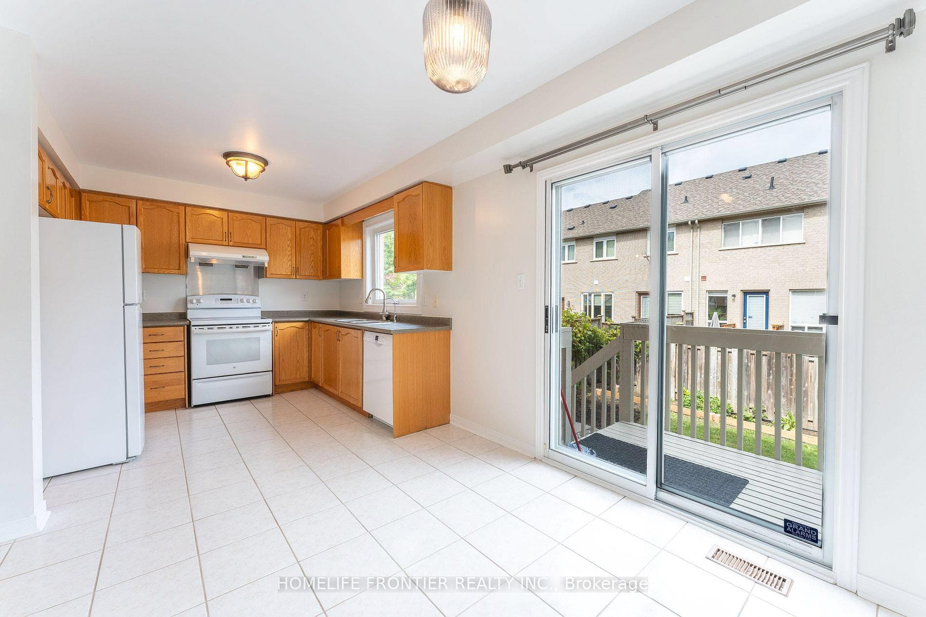 100 Selkirk Drive photo 4