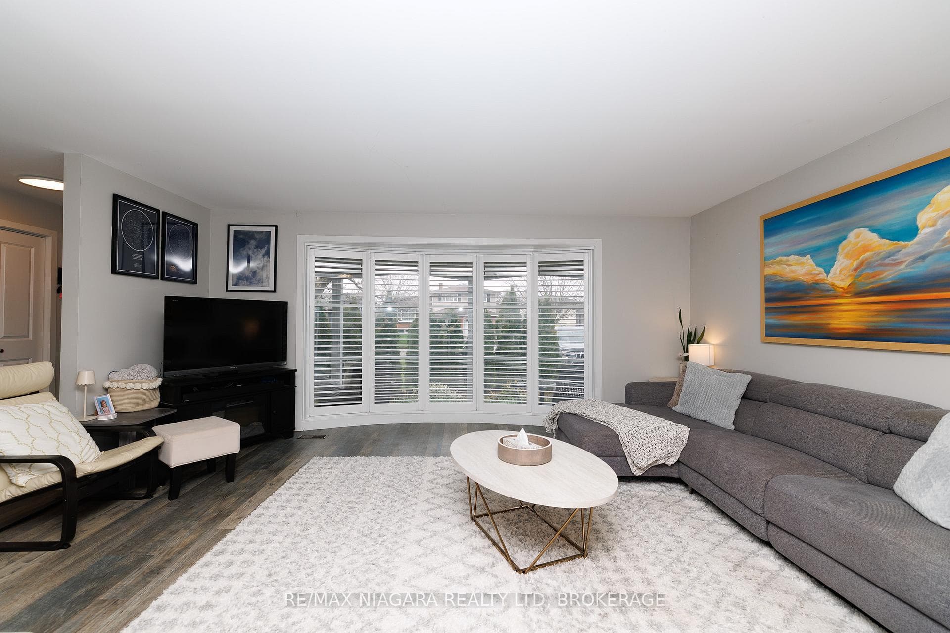 Bright and spacious living room