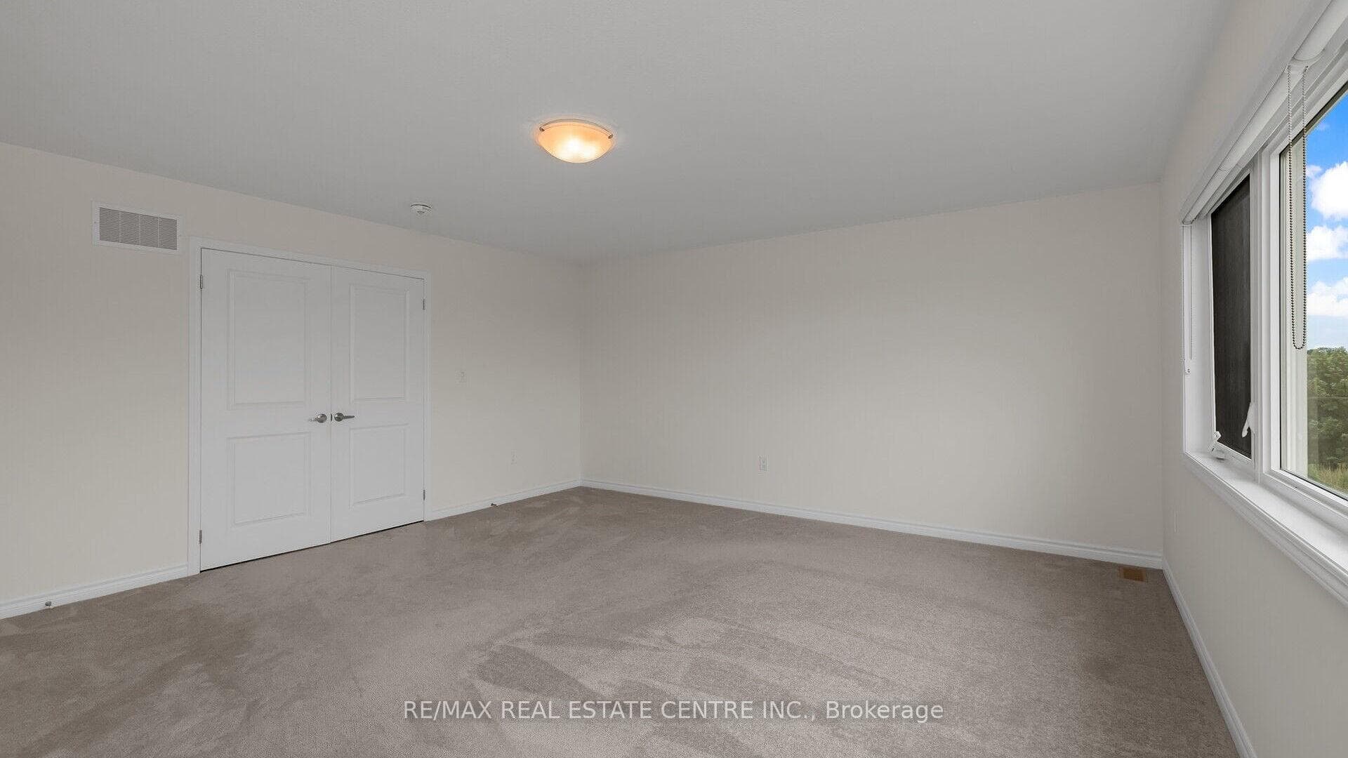 75 Wannamaker Crescent photo 30