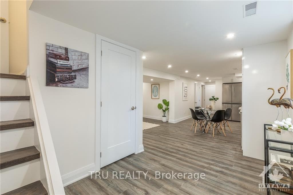 32 ROUNDHAY Drive Unit B photo 3