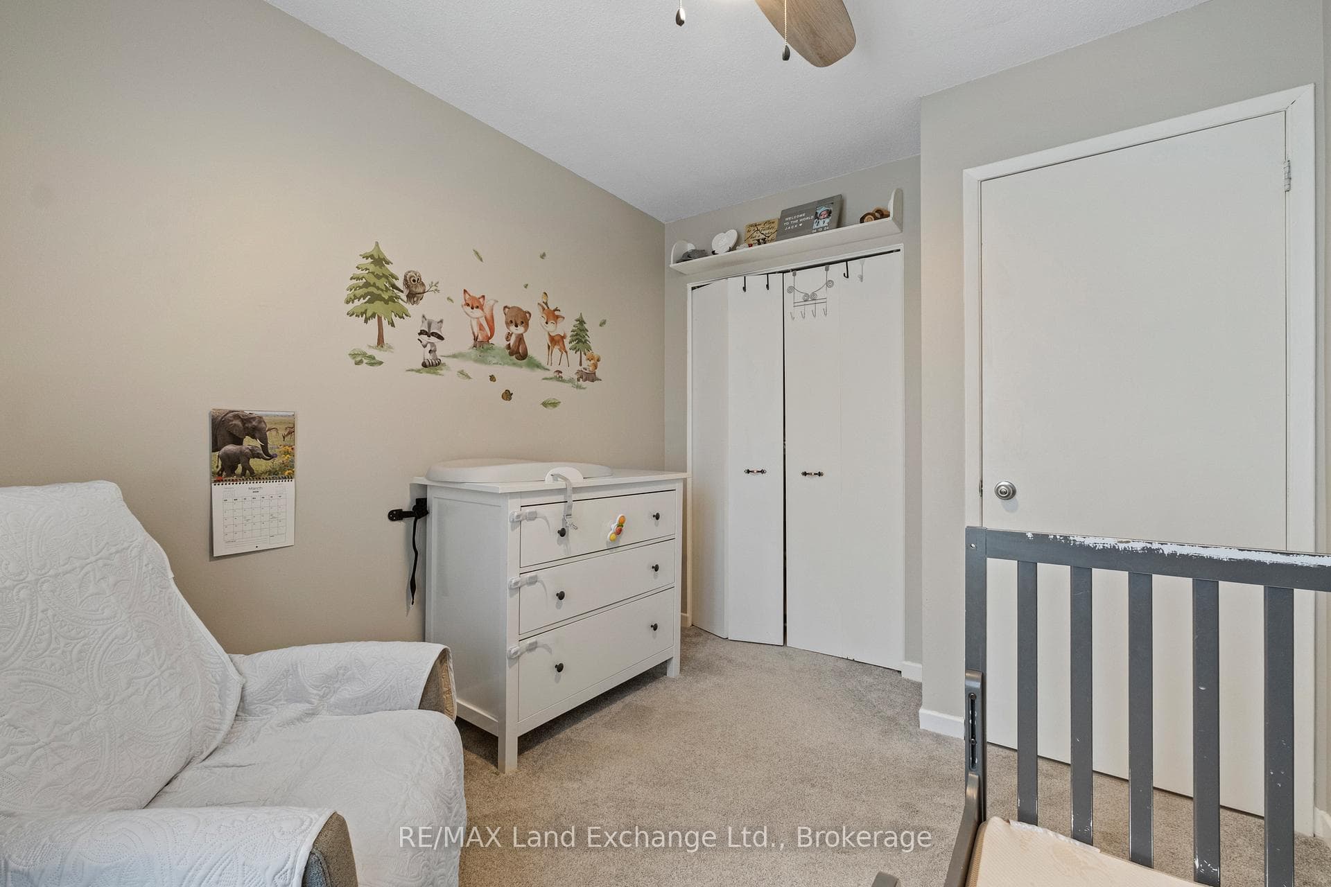 Secondary Bathroom with closet