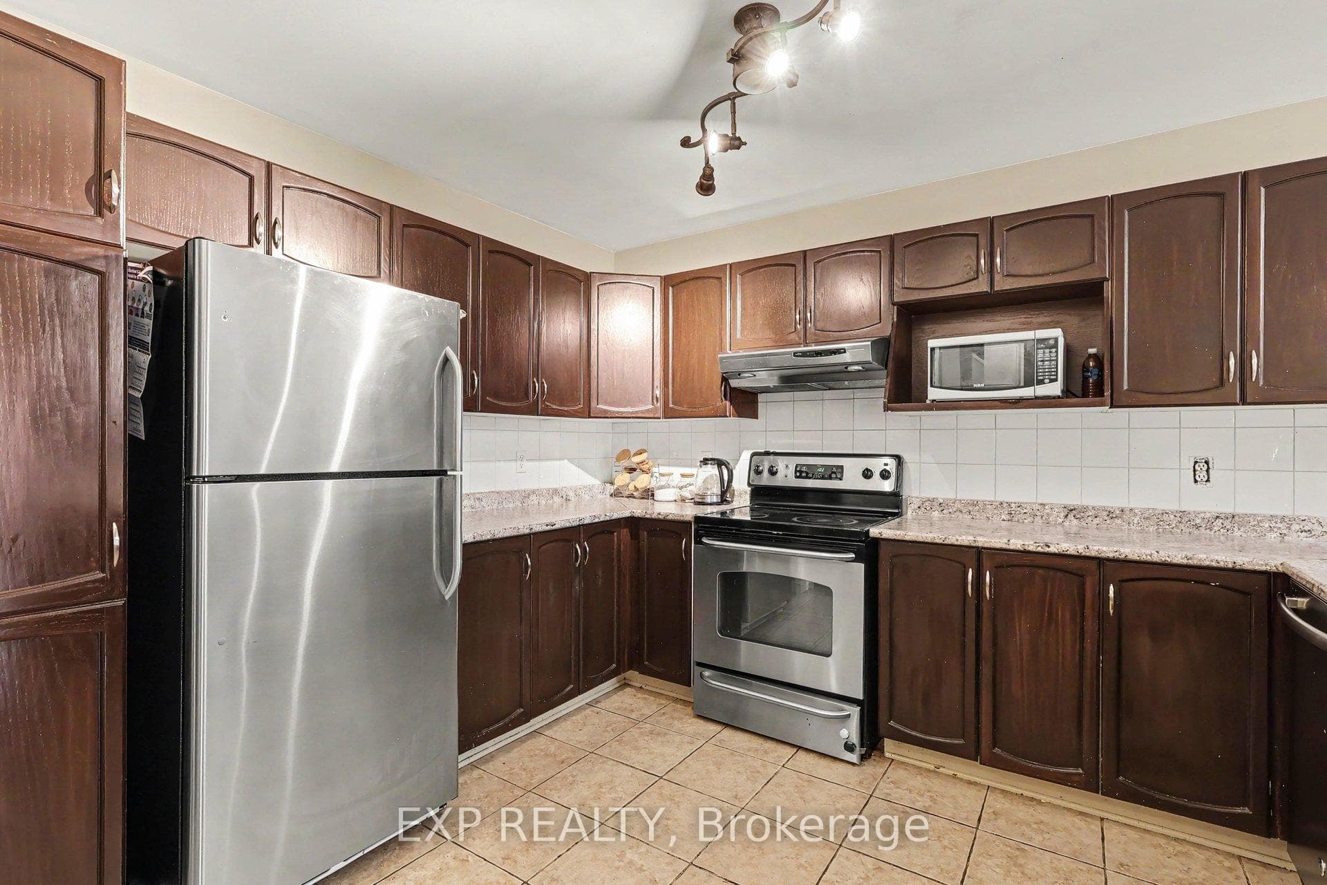 86 Scarlet Court photo 7