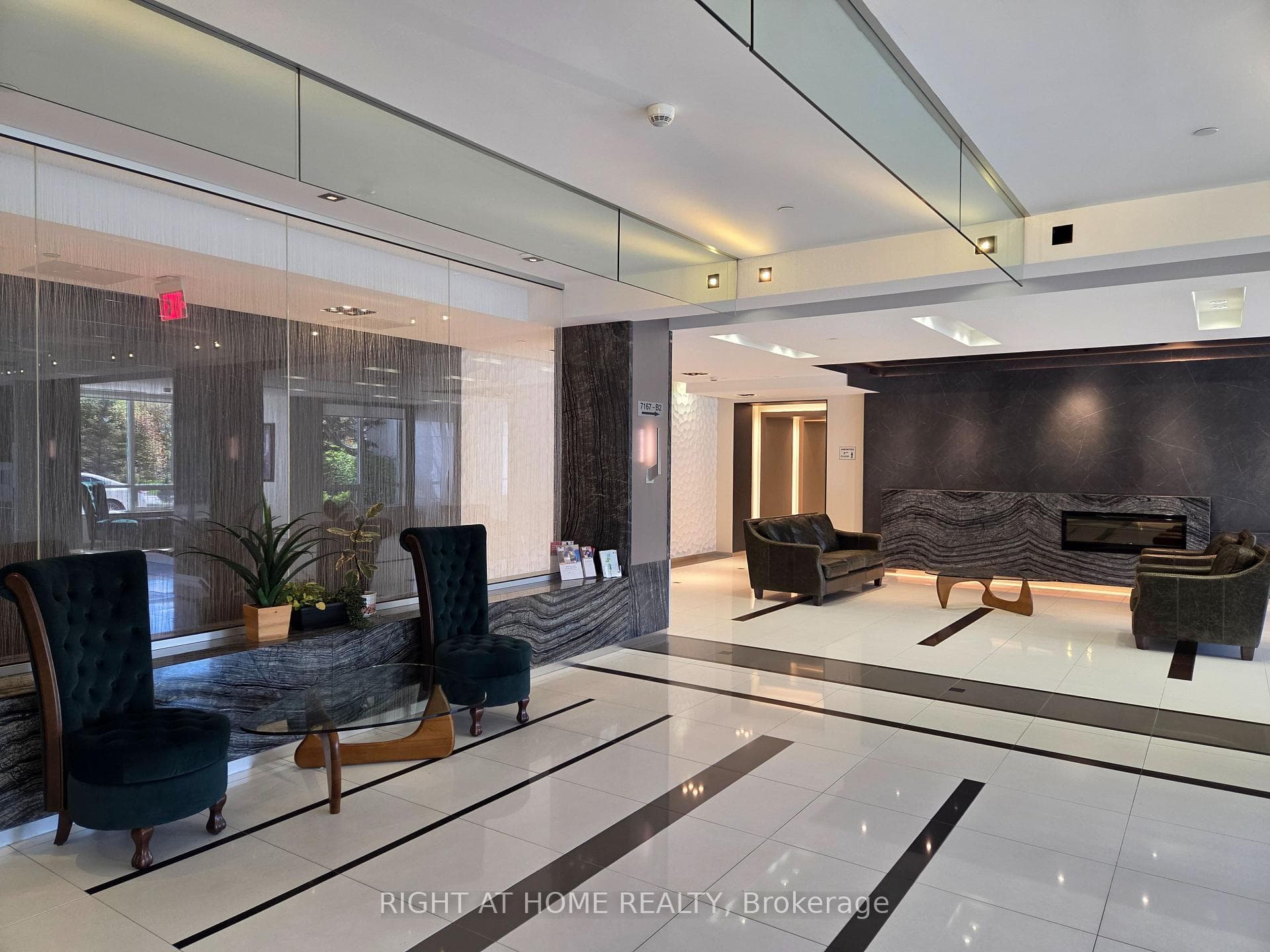 7165 Yonge Street Unit 1606 photo 9