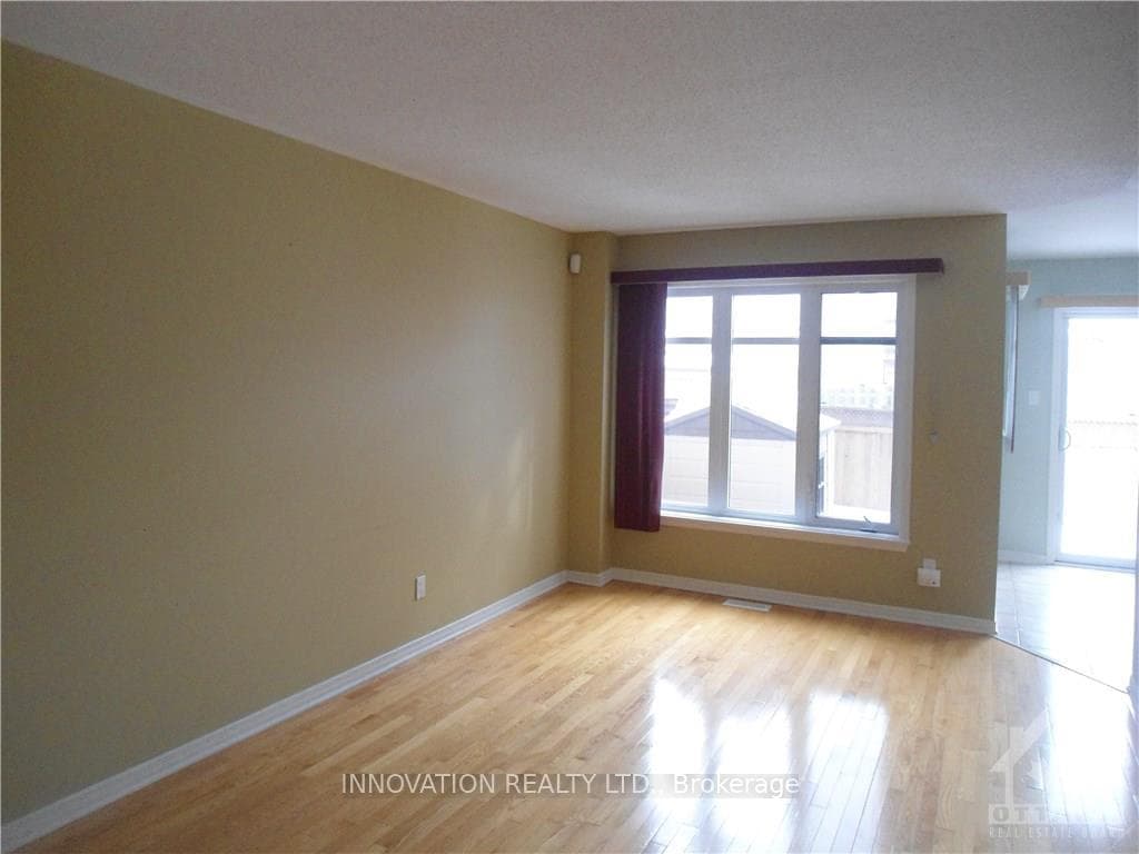 286 GOLDRIDGE Drive photo 3