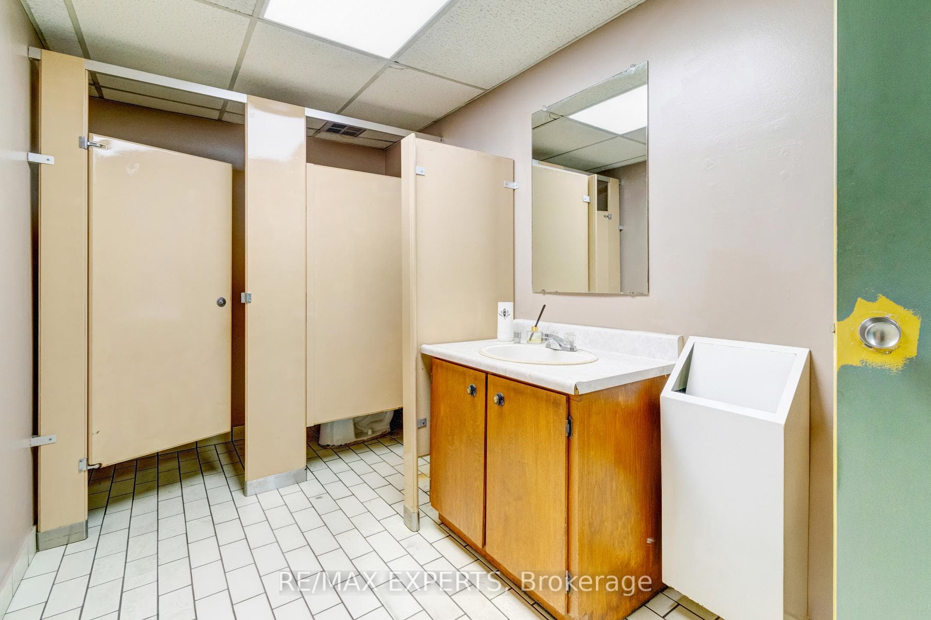 135 Watline Avenue photo 40