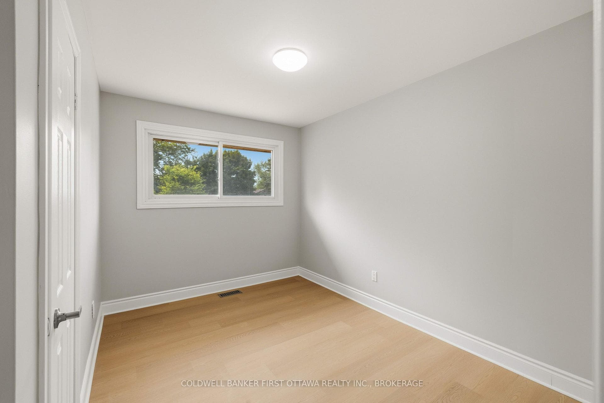 110 Liddell Crescent photo 17