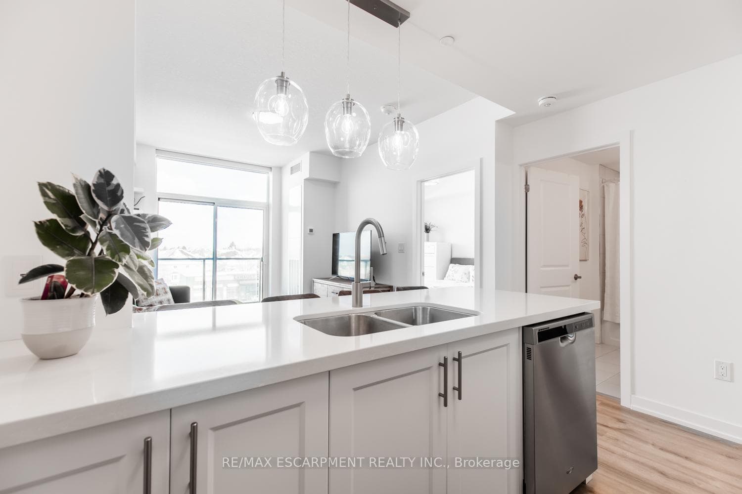 450 Dundas Street Unit 413 photo 9