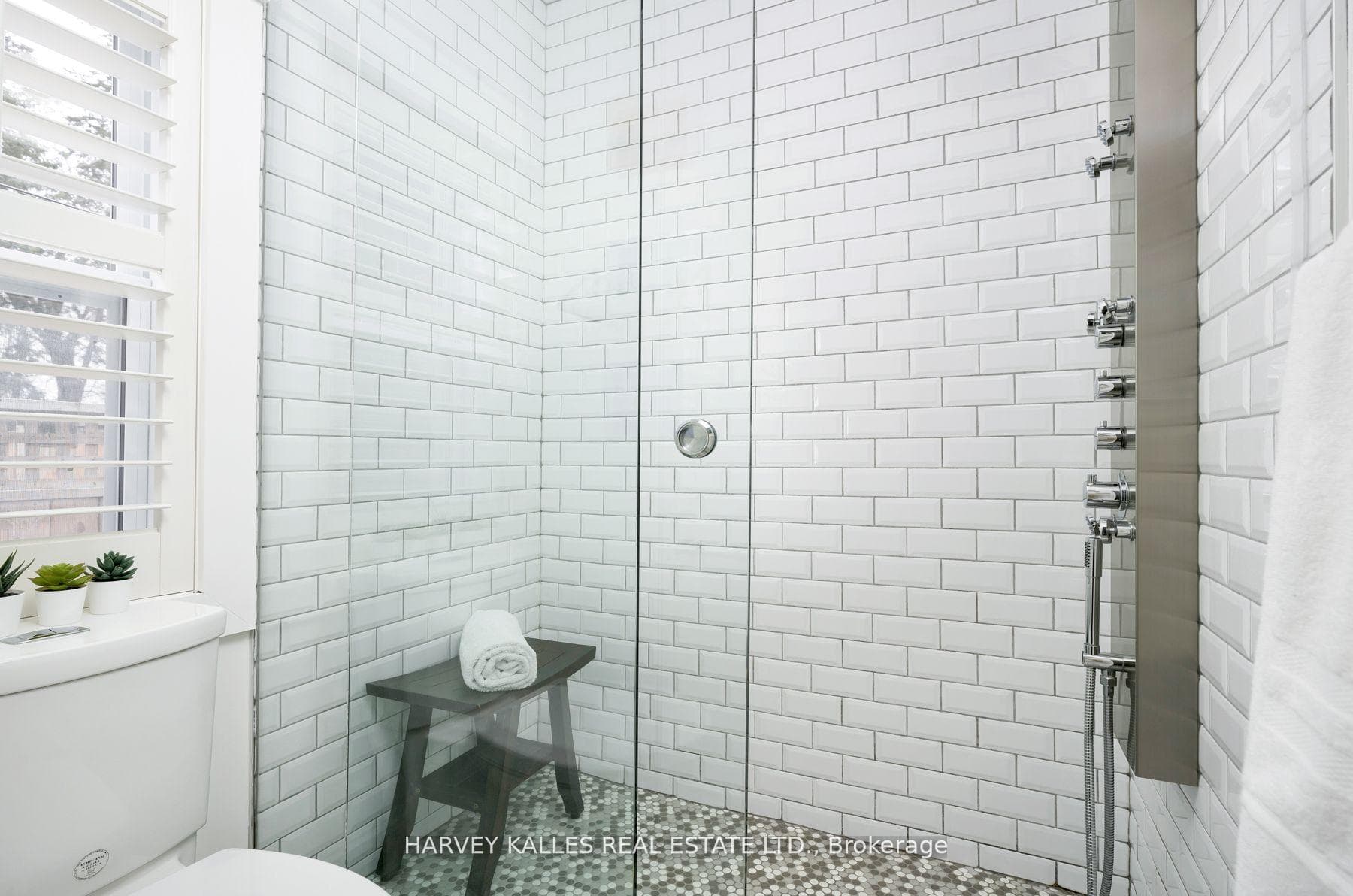 340 Rhodes Avenue photo 25