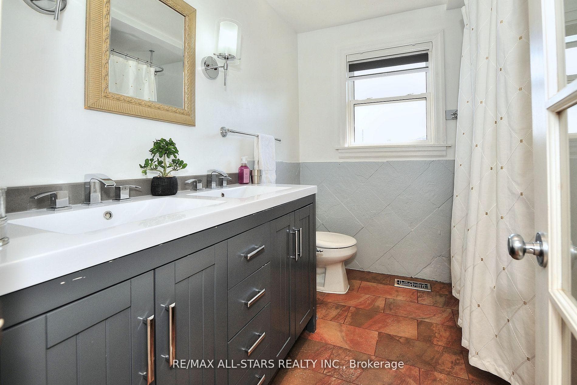 97 DANESBURY Avenue photo 16