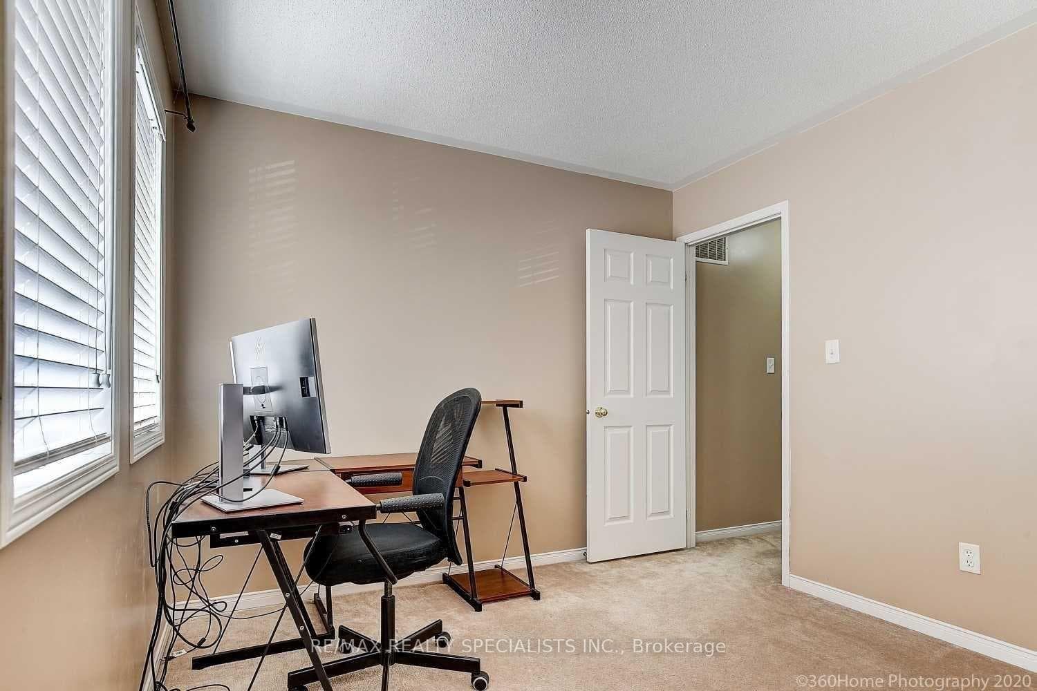 47 Commodore Drive photo 12